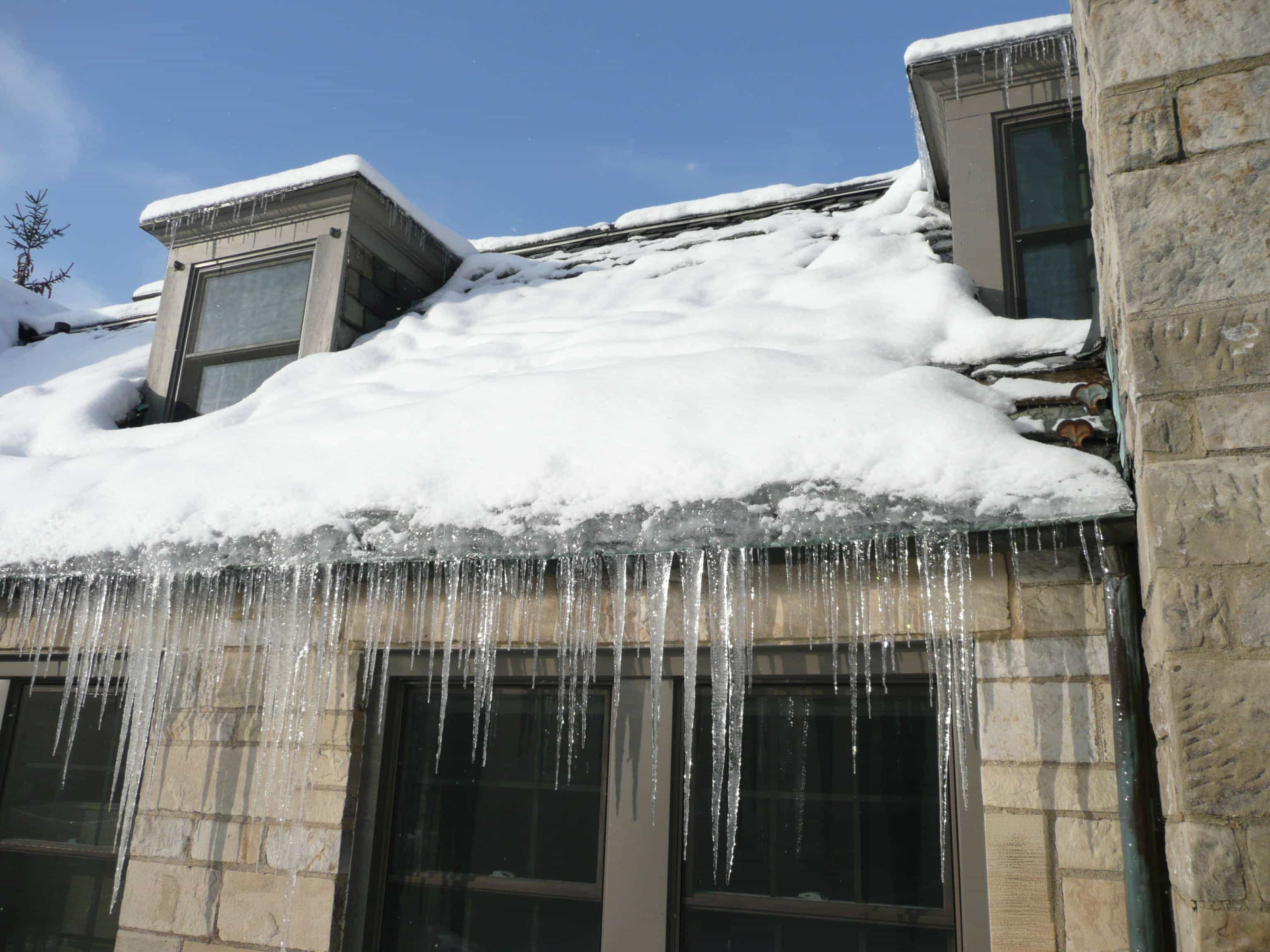 Ice_dam_slate_roof.jpg