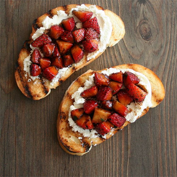 Dava's Favorite : Strawberry Goat Cheese Bruschetta
