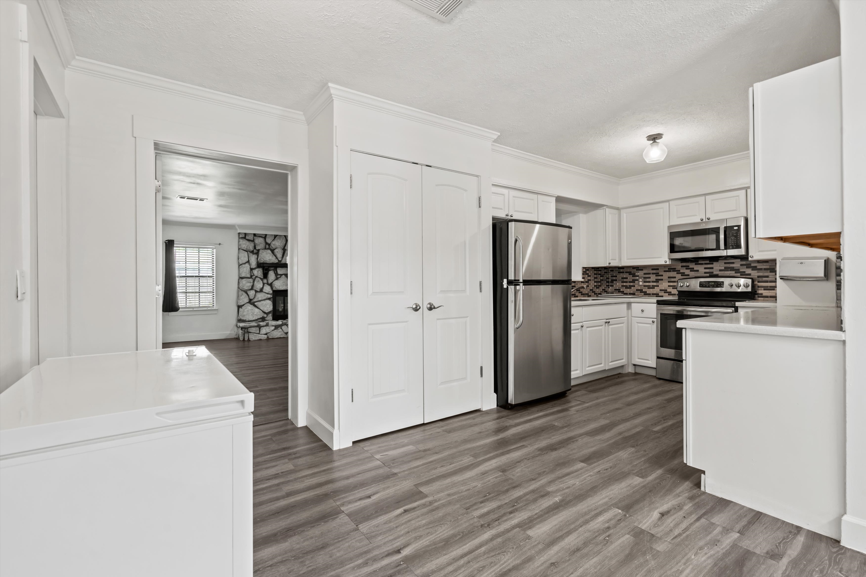 10-Dining and Kitchen.jpg