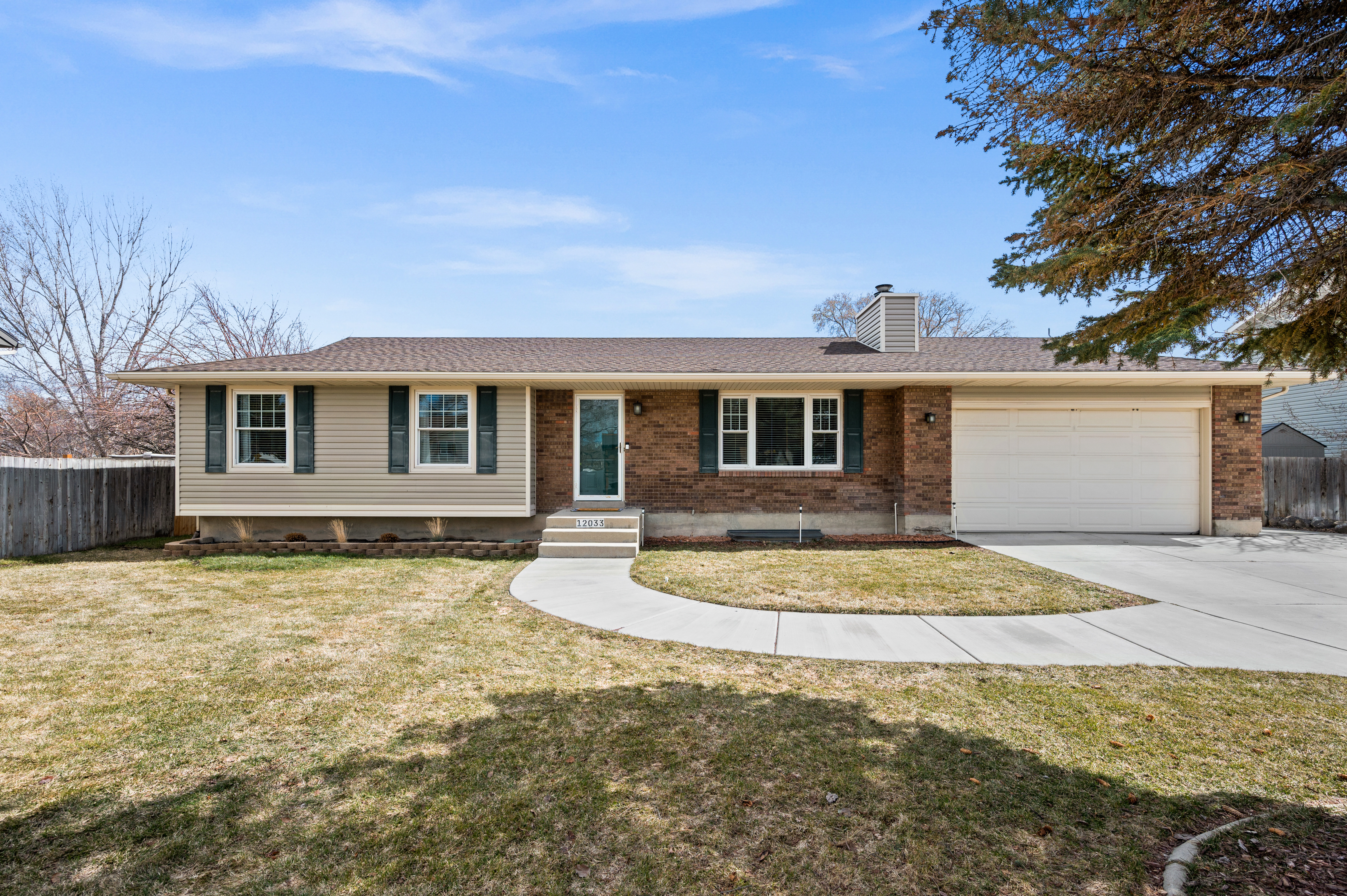 Move-In-Ready Rambler | JUST LISTED