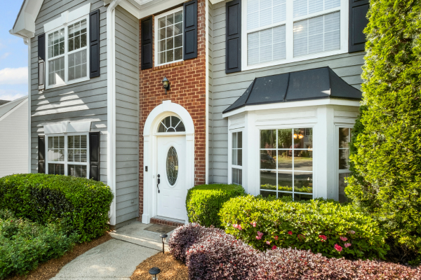 4 Ways To Make an Offer That Stands Out This Spring