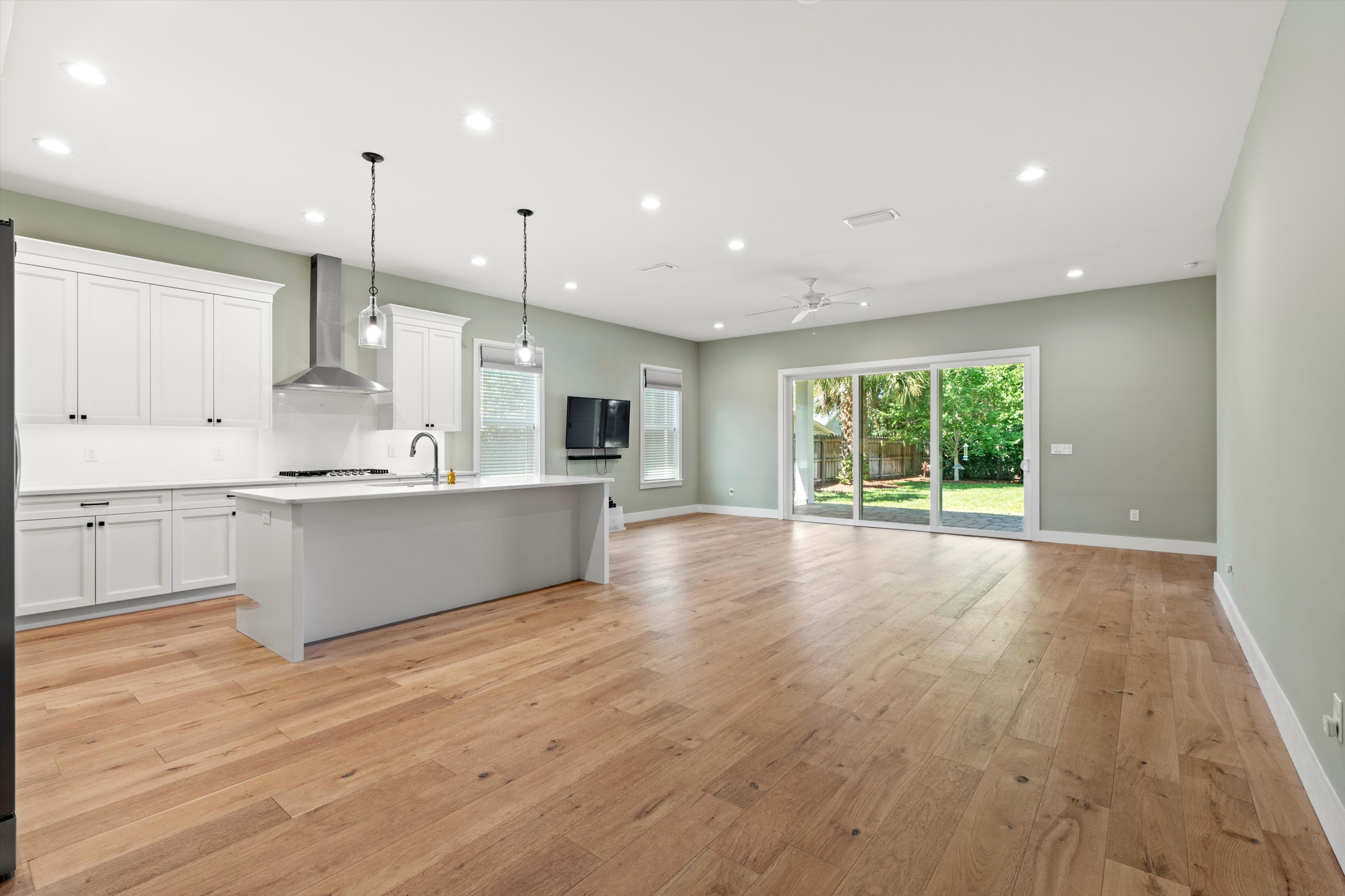15-Living Room & Dining Room.jpg