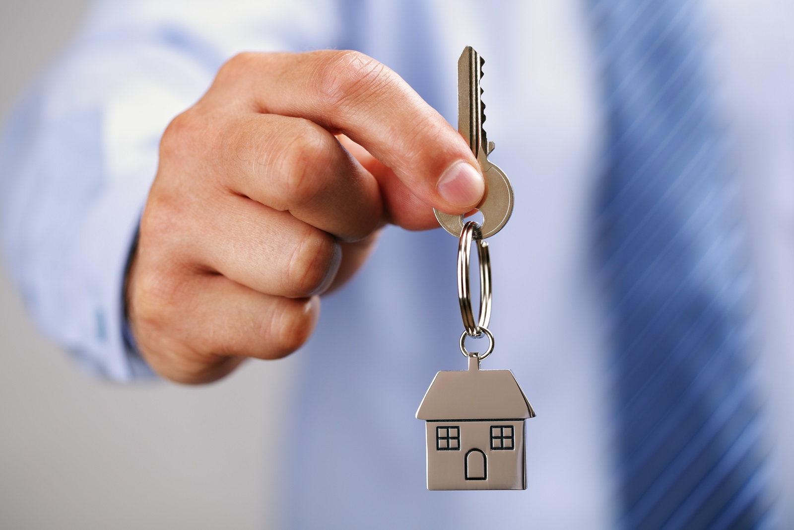 advice_on_choosing_and_hiring_a_real_estate_lawyer.jpg