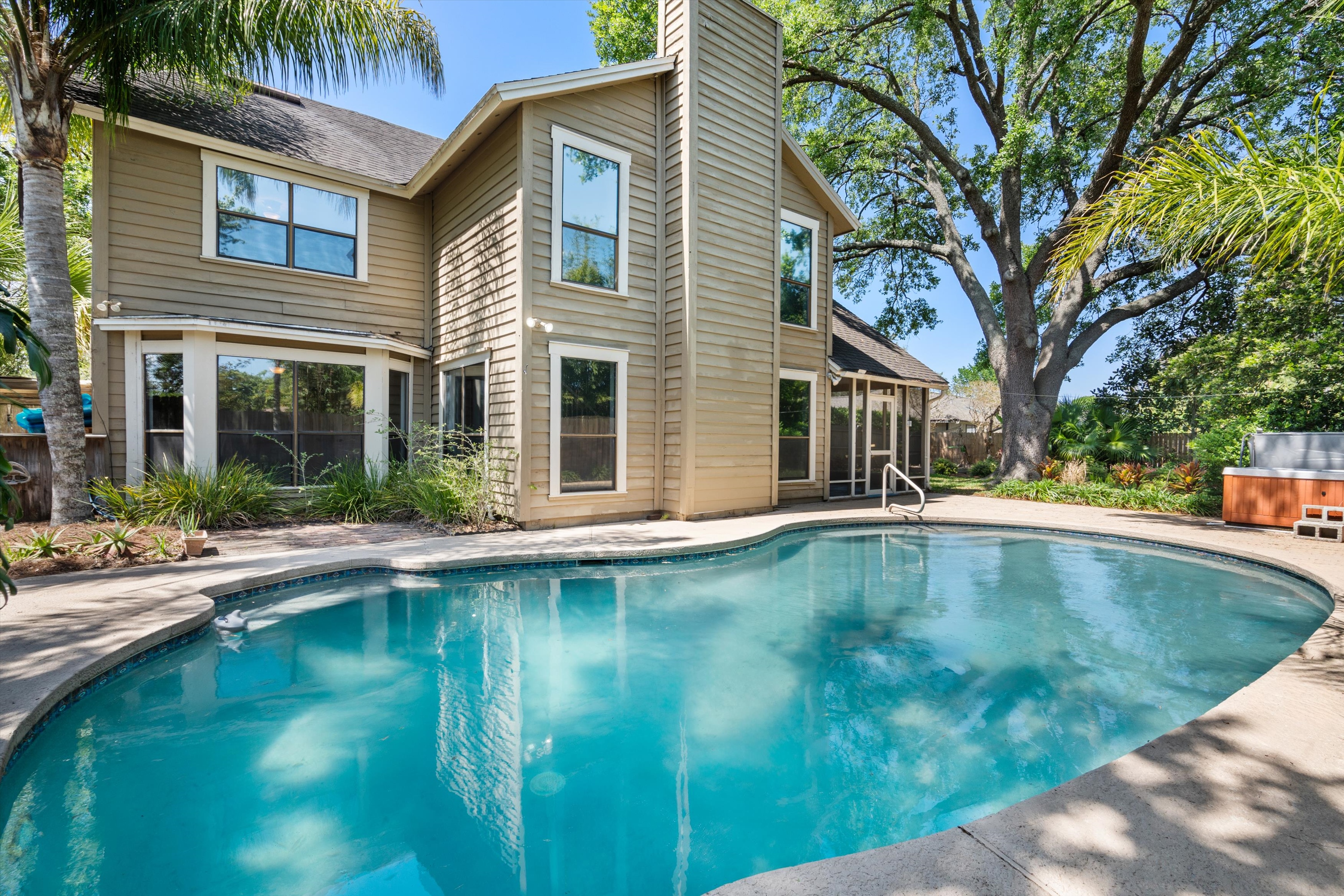 29-Pool Area.jpg