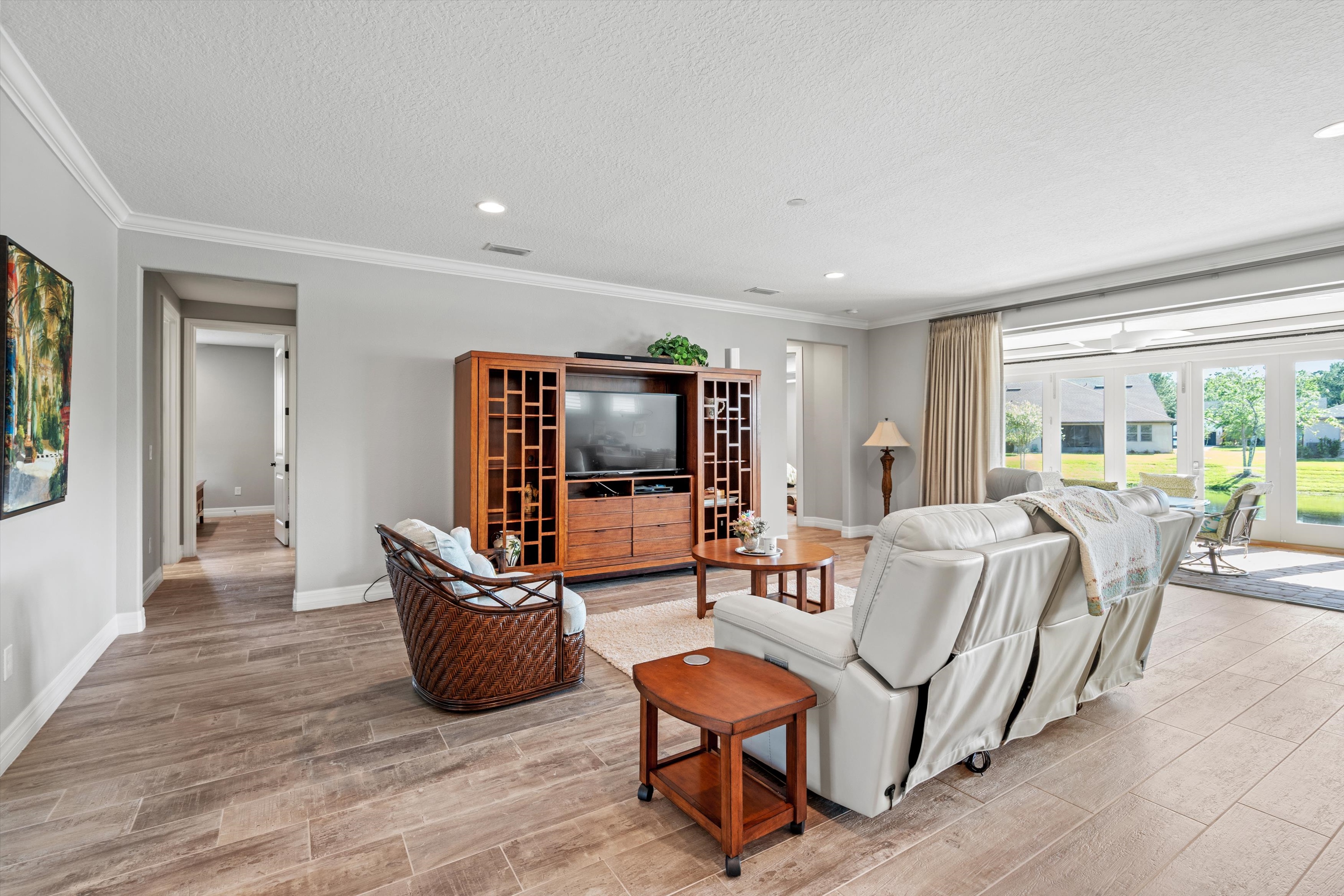 11-Living Room.jpg