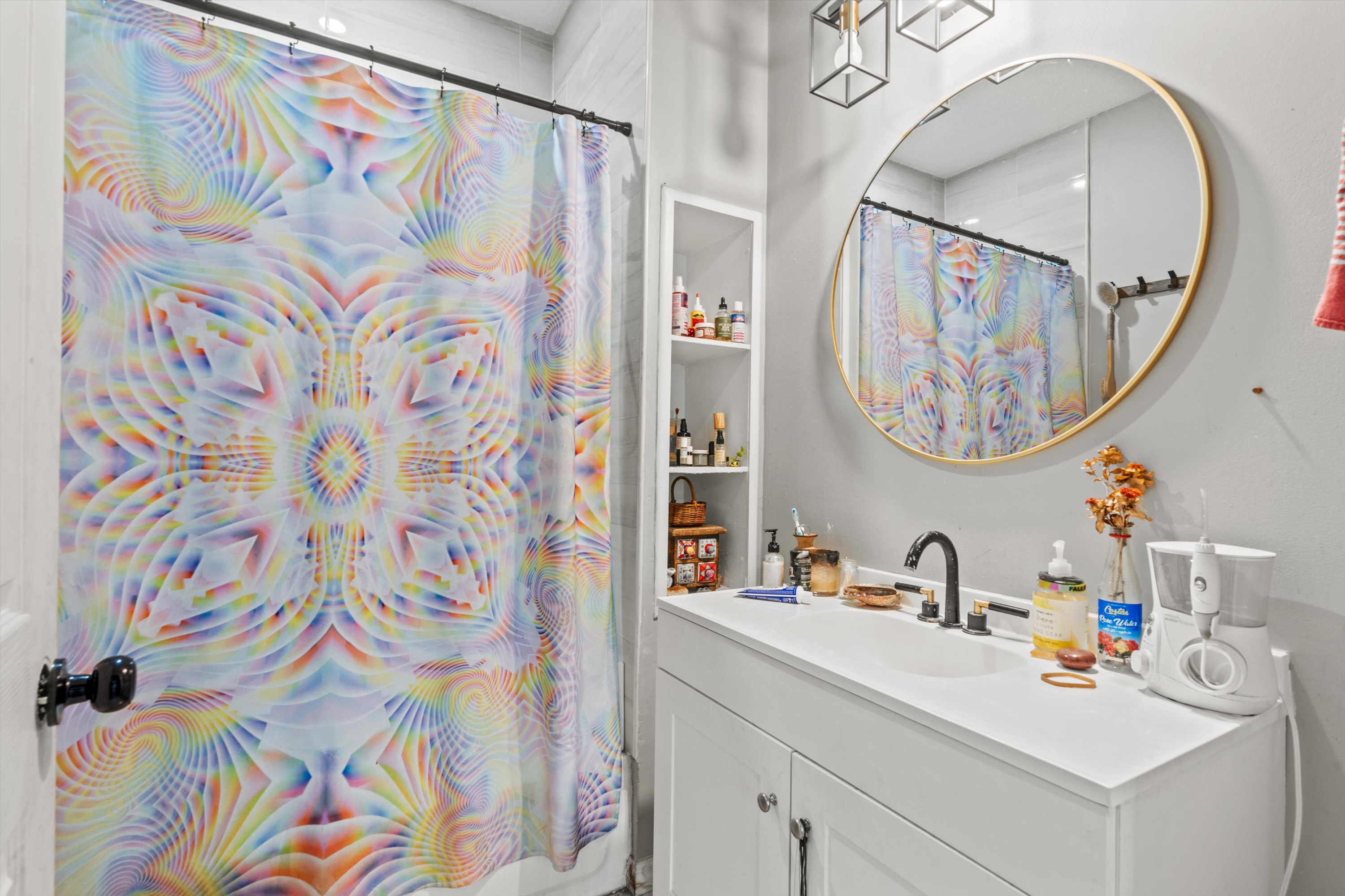 17-Bathroom.jpg