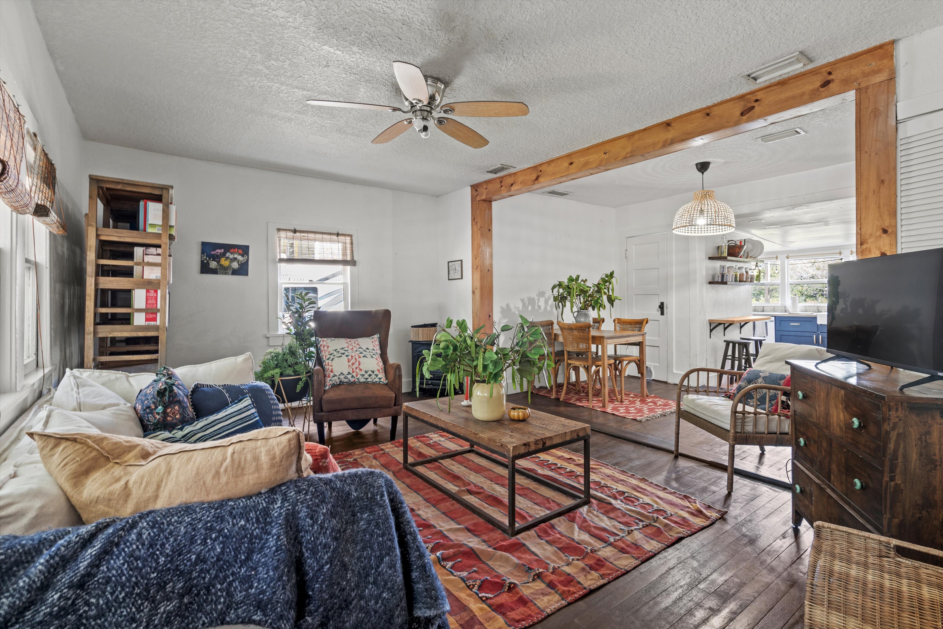 07-Living Room.jpg