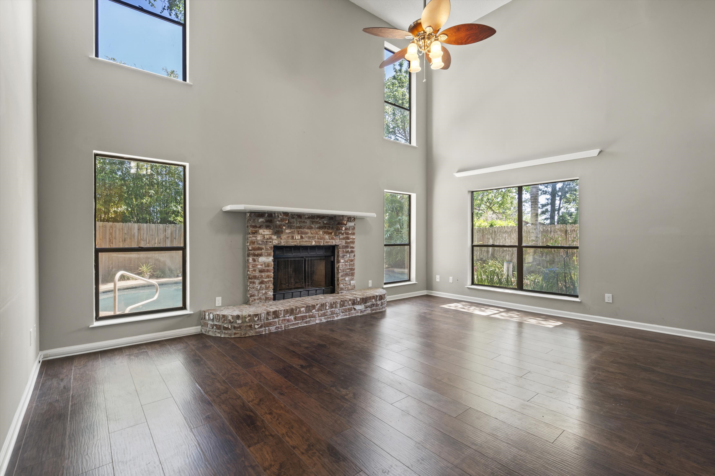 06-Living Room.jpg