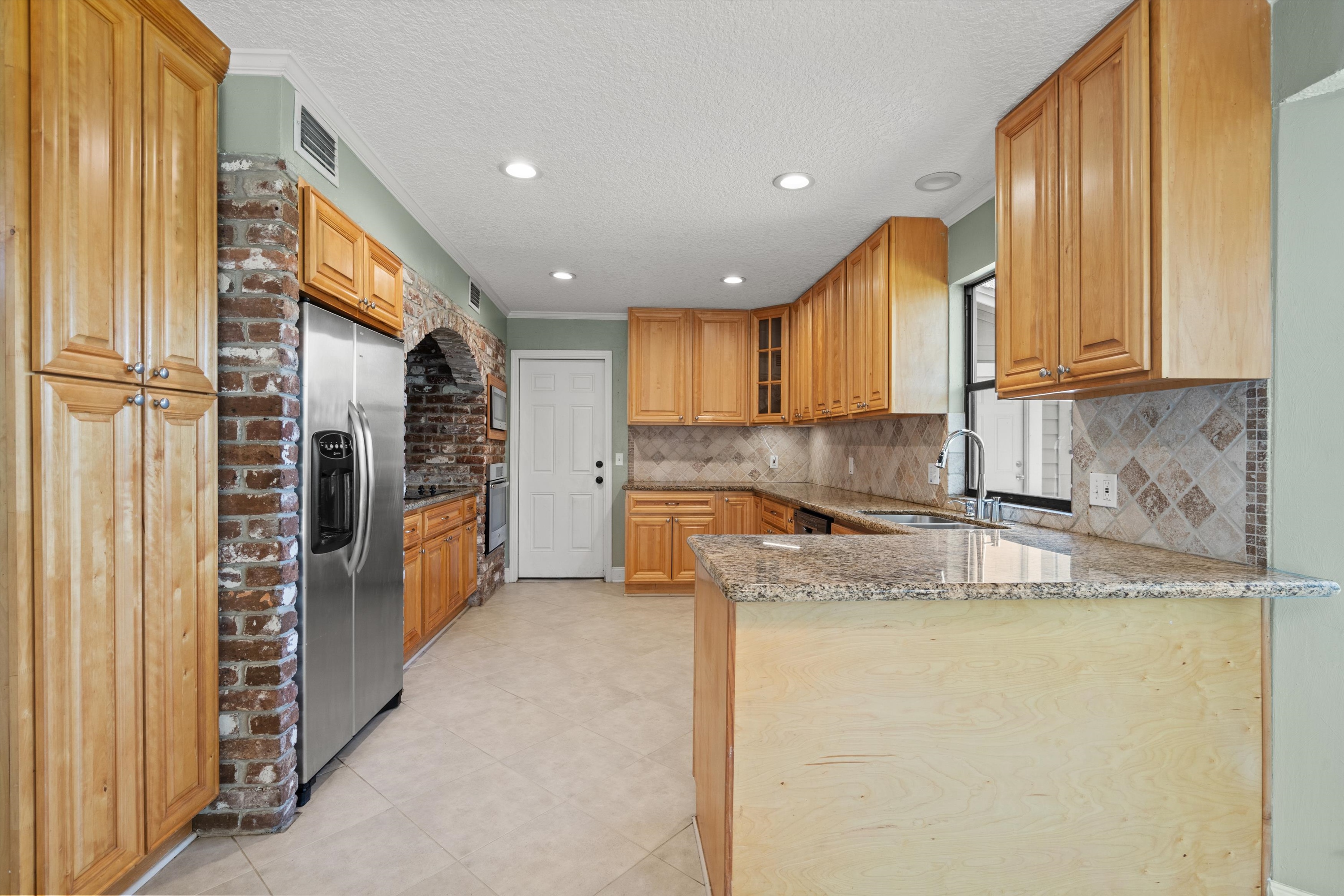 15-Kitchen.jpg