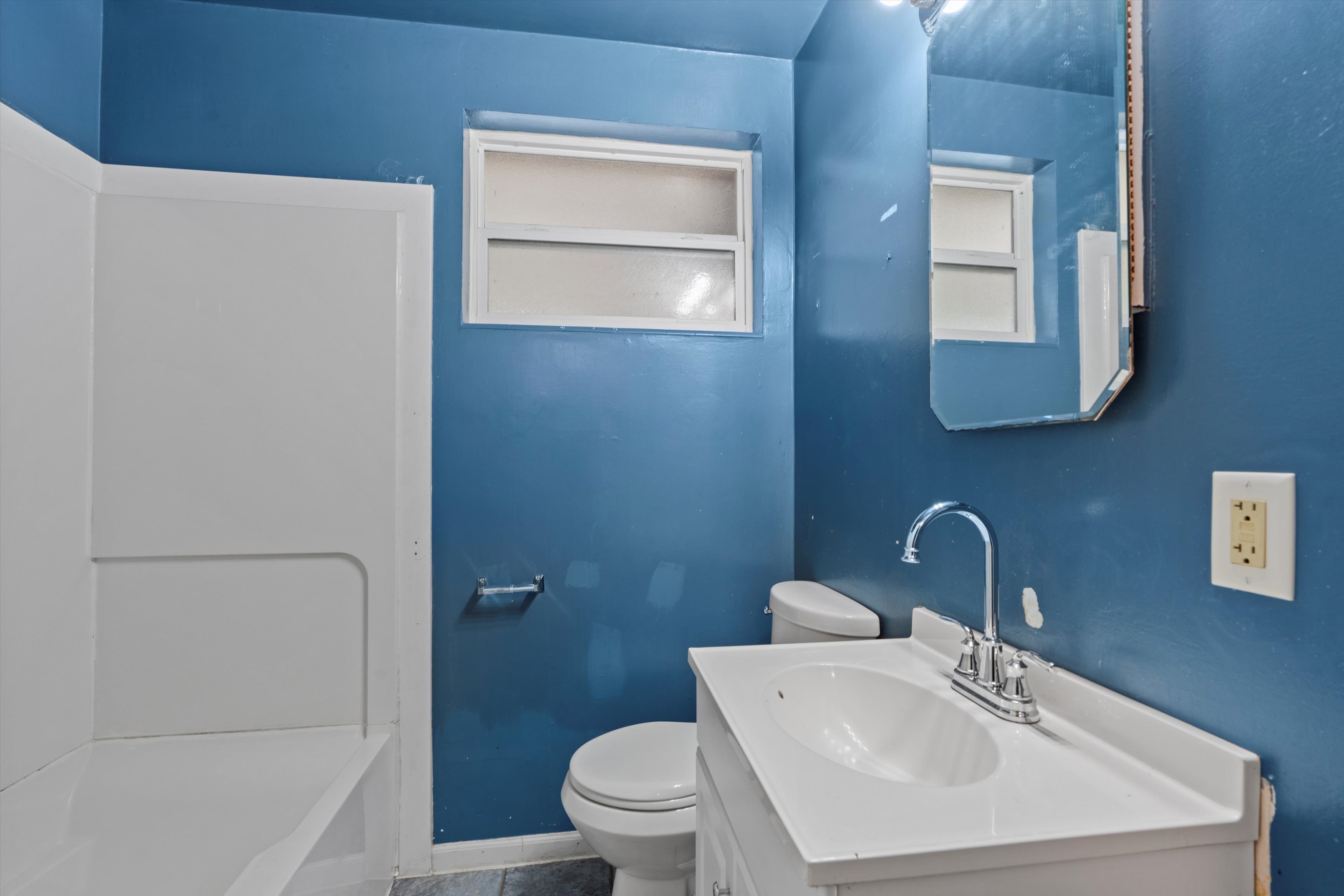 17-Bathroom.jpg