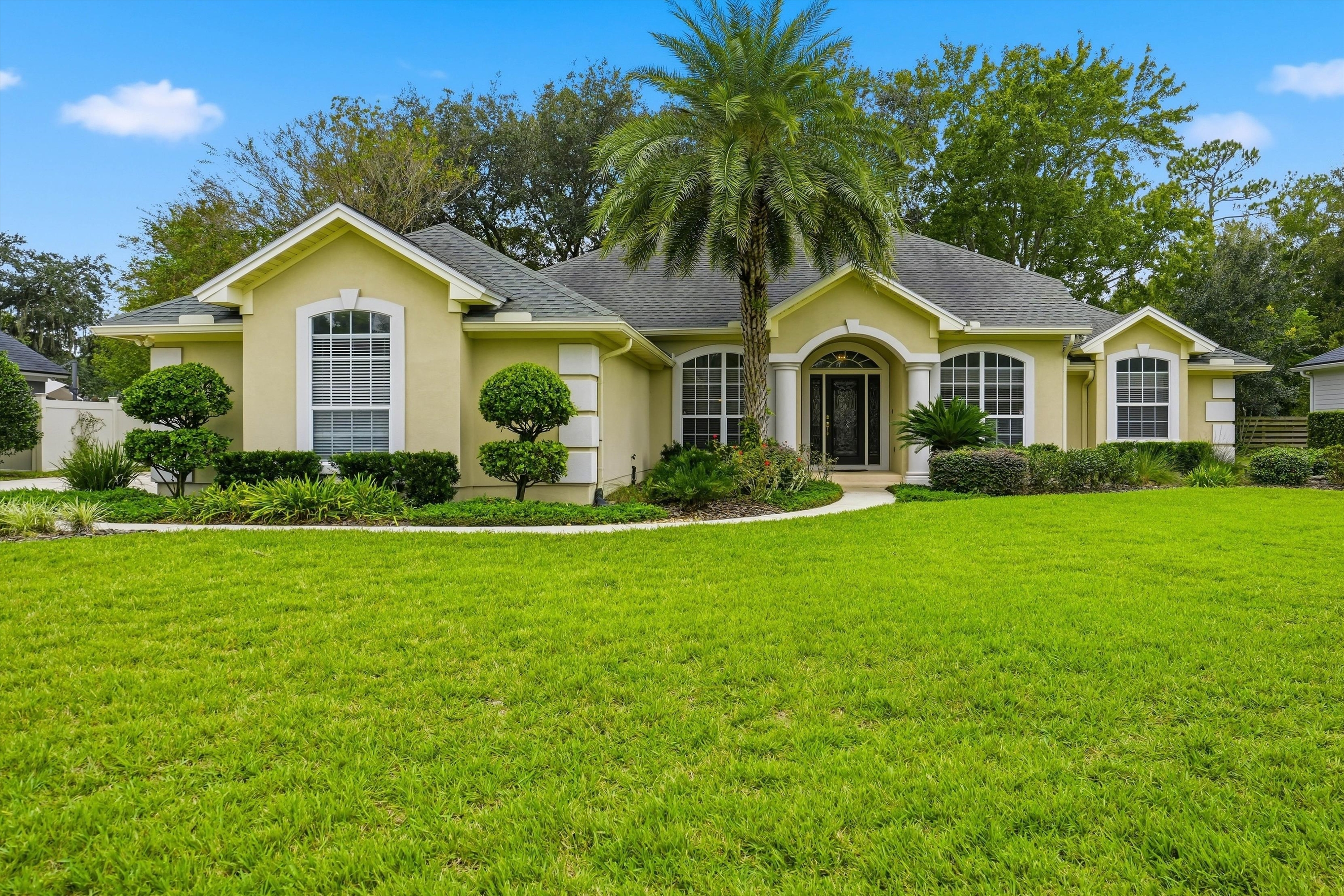 9220 AUDUBON PARK Lane S, Jacksonville, FL 32257 - 5BR + 3.5BA Home with Huge Yard & 2 Car Garage