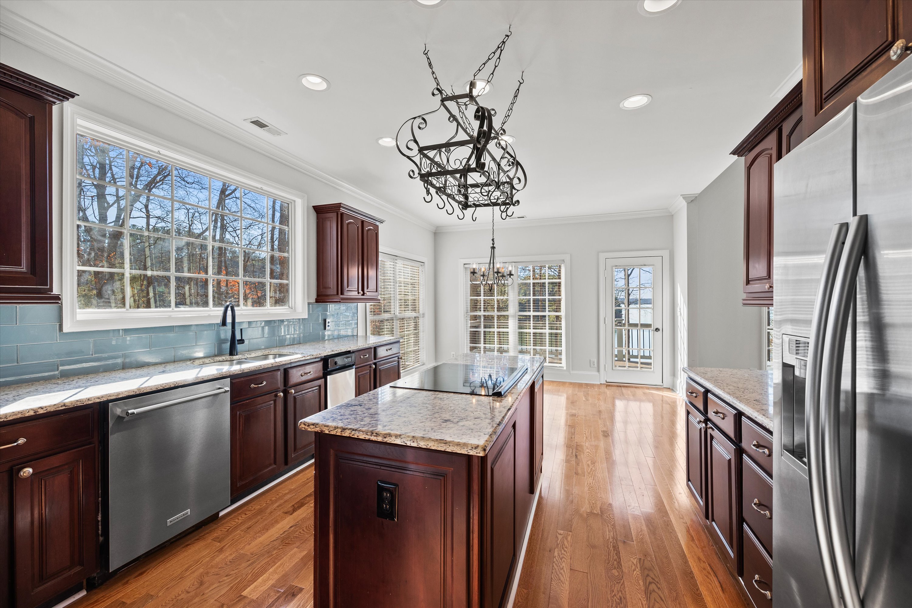 11-800 Lakeview Shores Loop-11.jpg