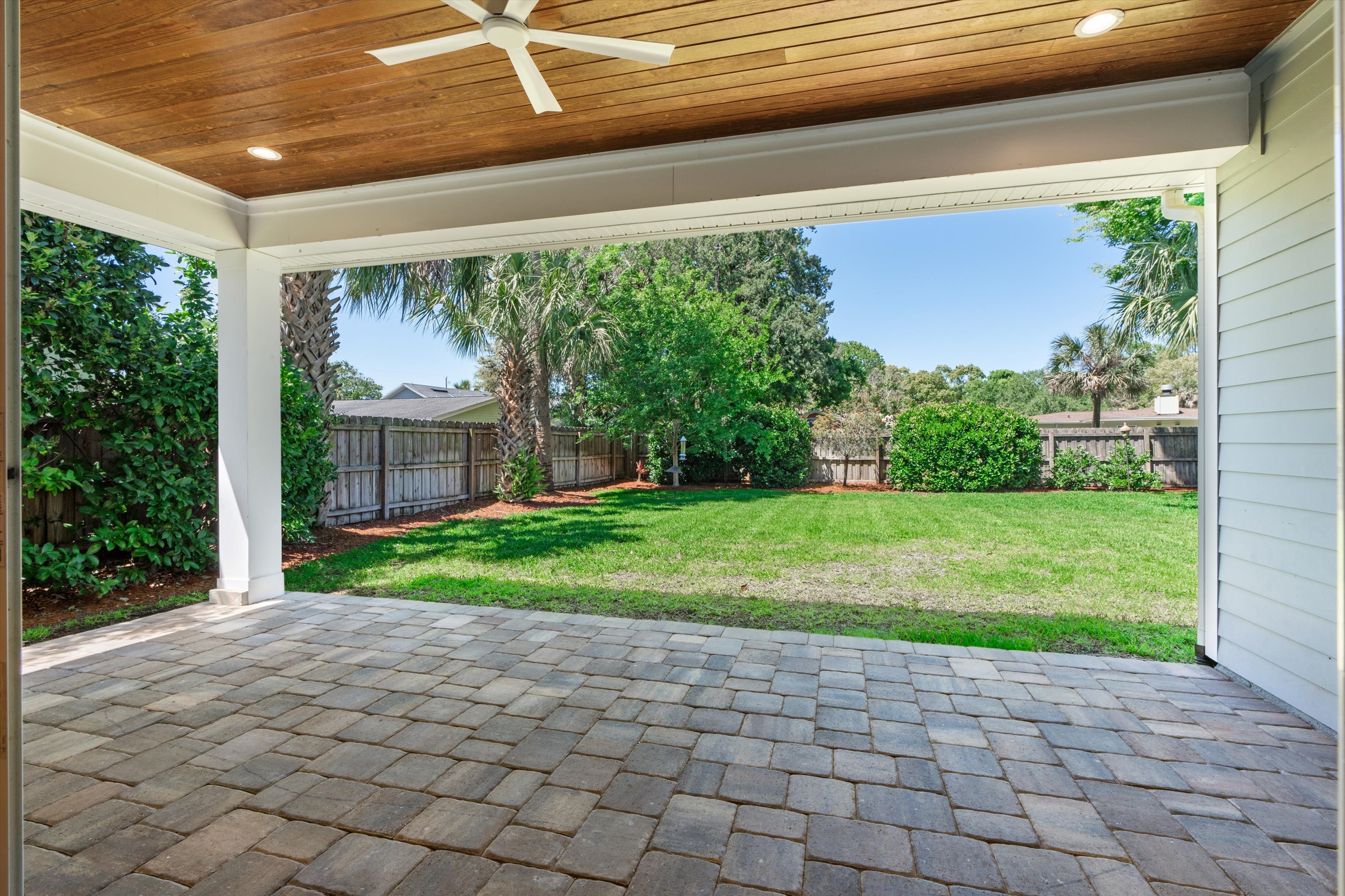 29-Covered Patio.jpg