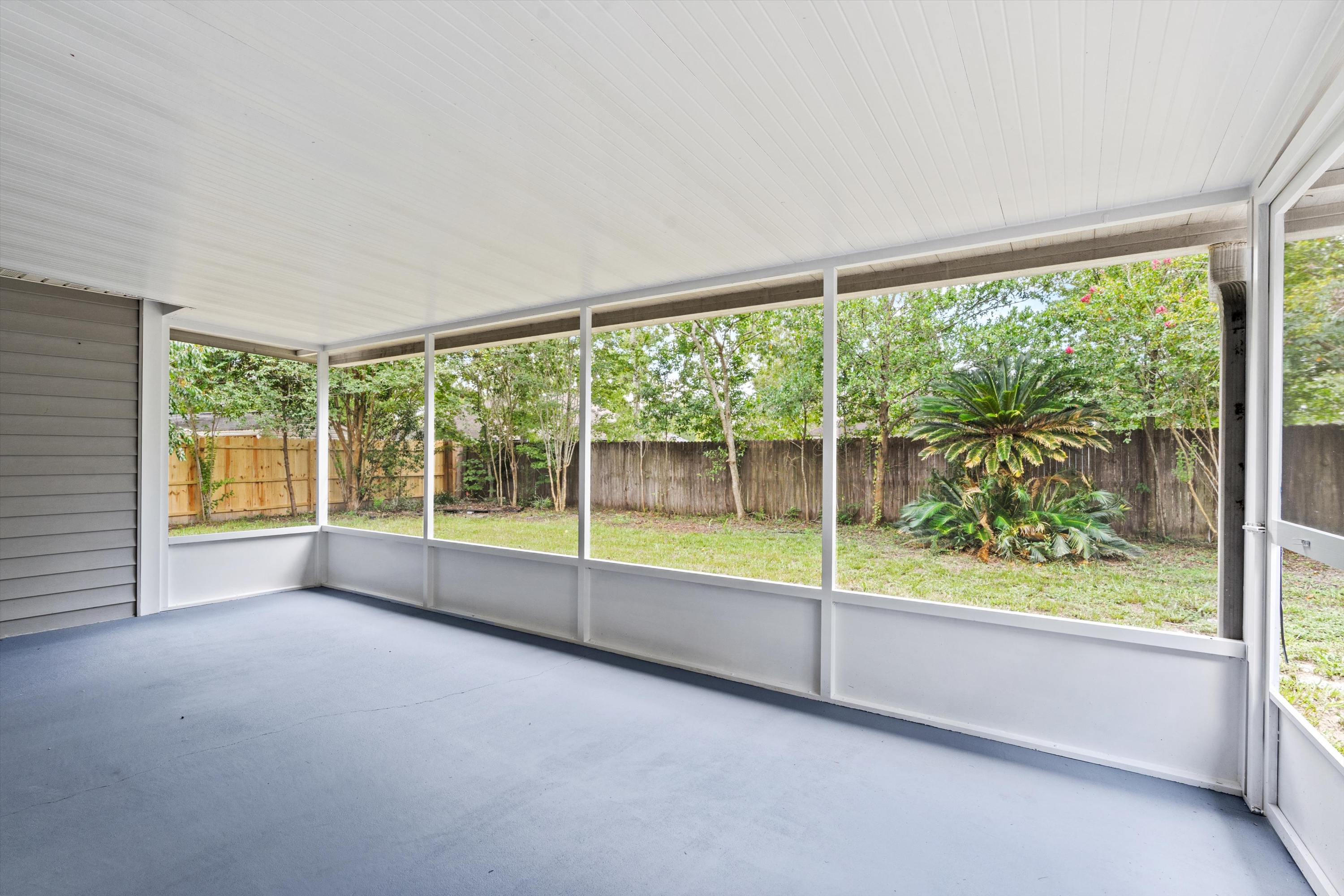 22-Screened Porch.jpg
