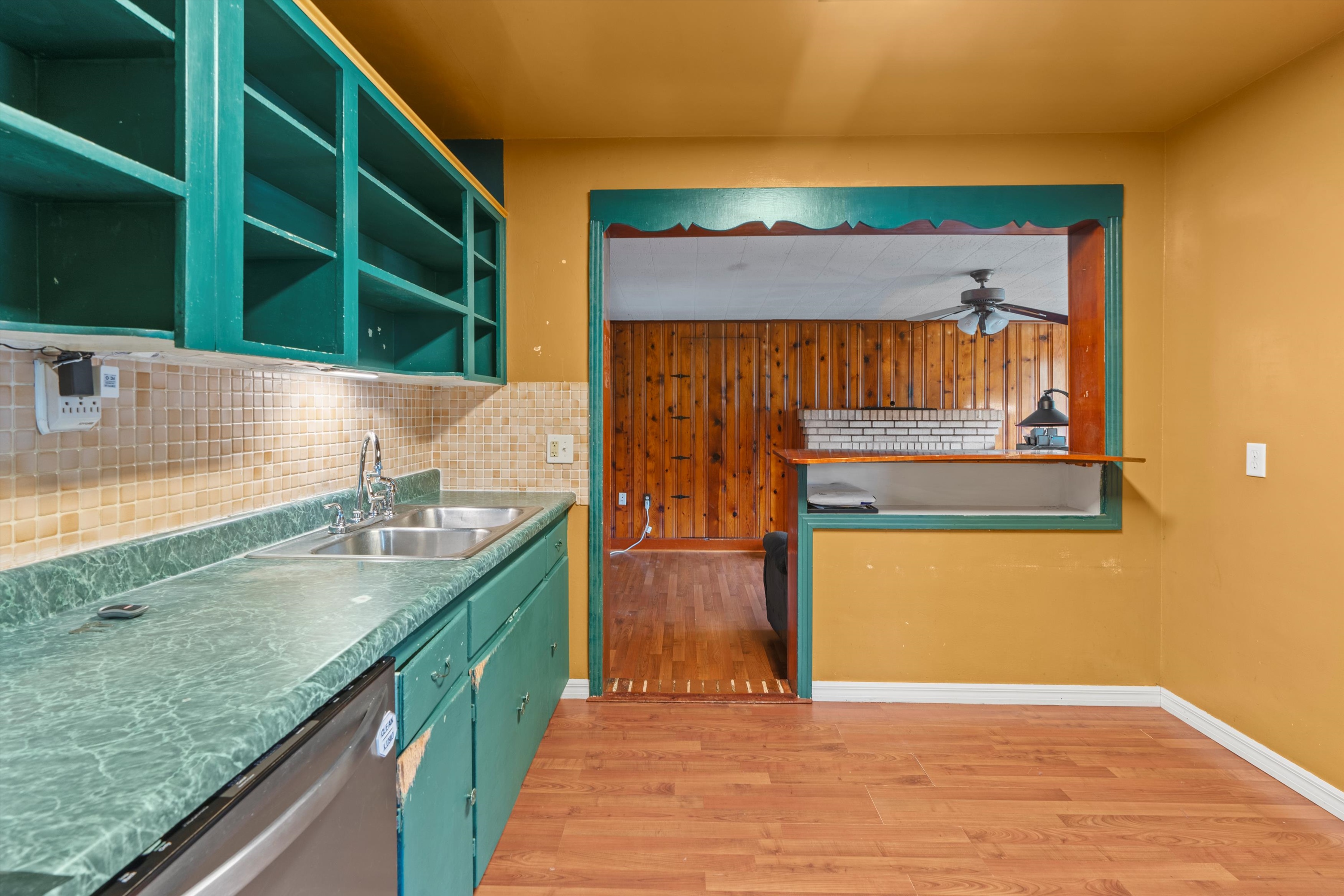 11-Kitchen.jpg