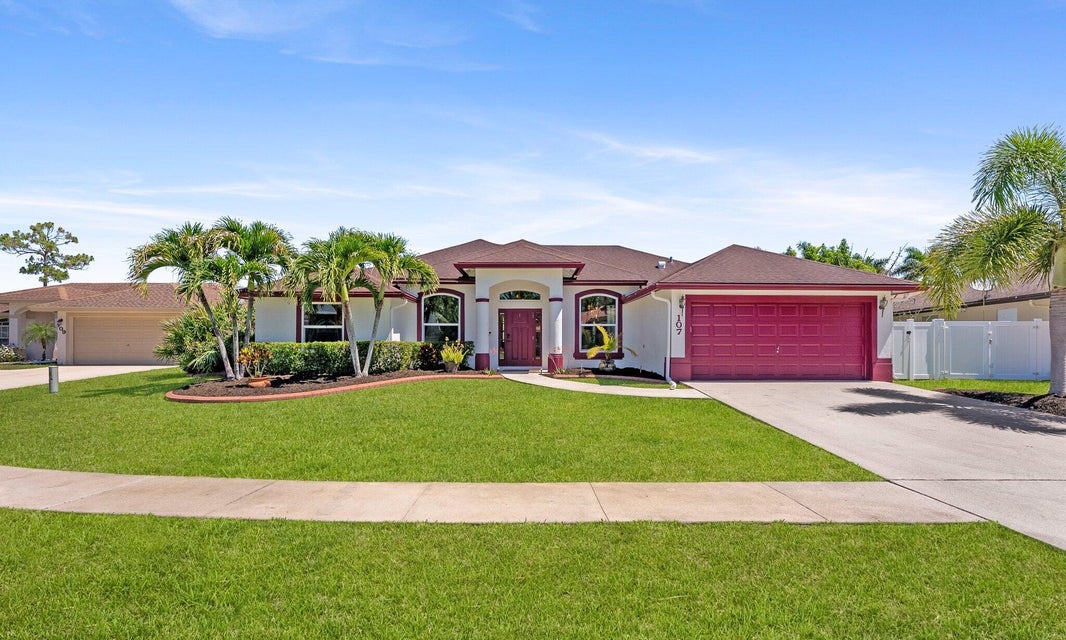 A Quiet Street, a Private Pool, and the Space Buyers Actually Want in Royal Palm Beach