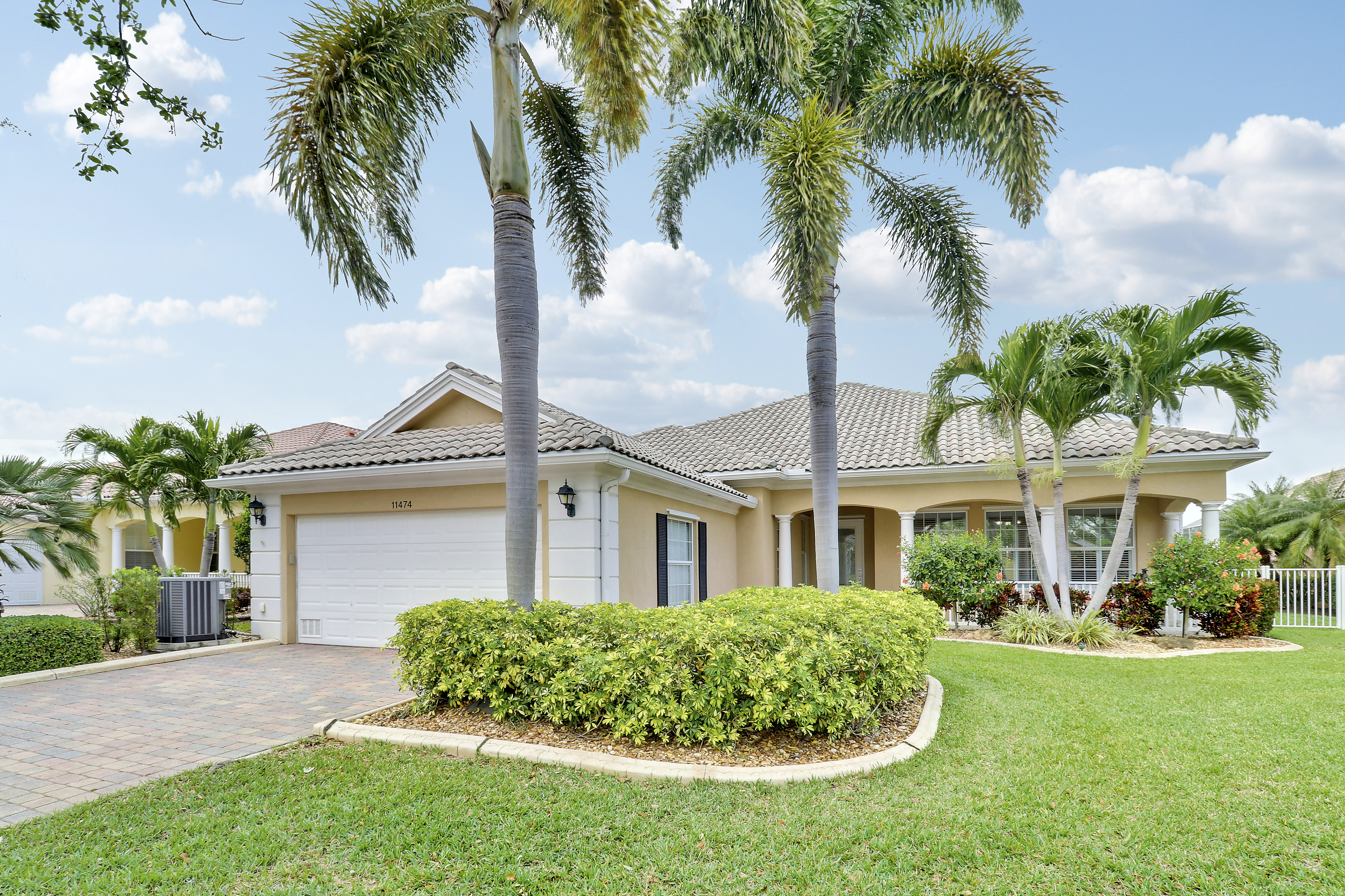 New Listing!  Stunning Home in The Lakes of Tradition