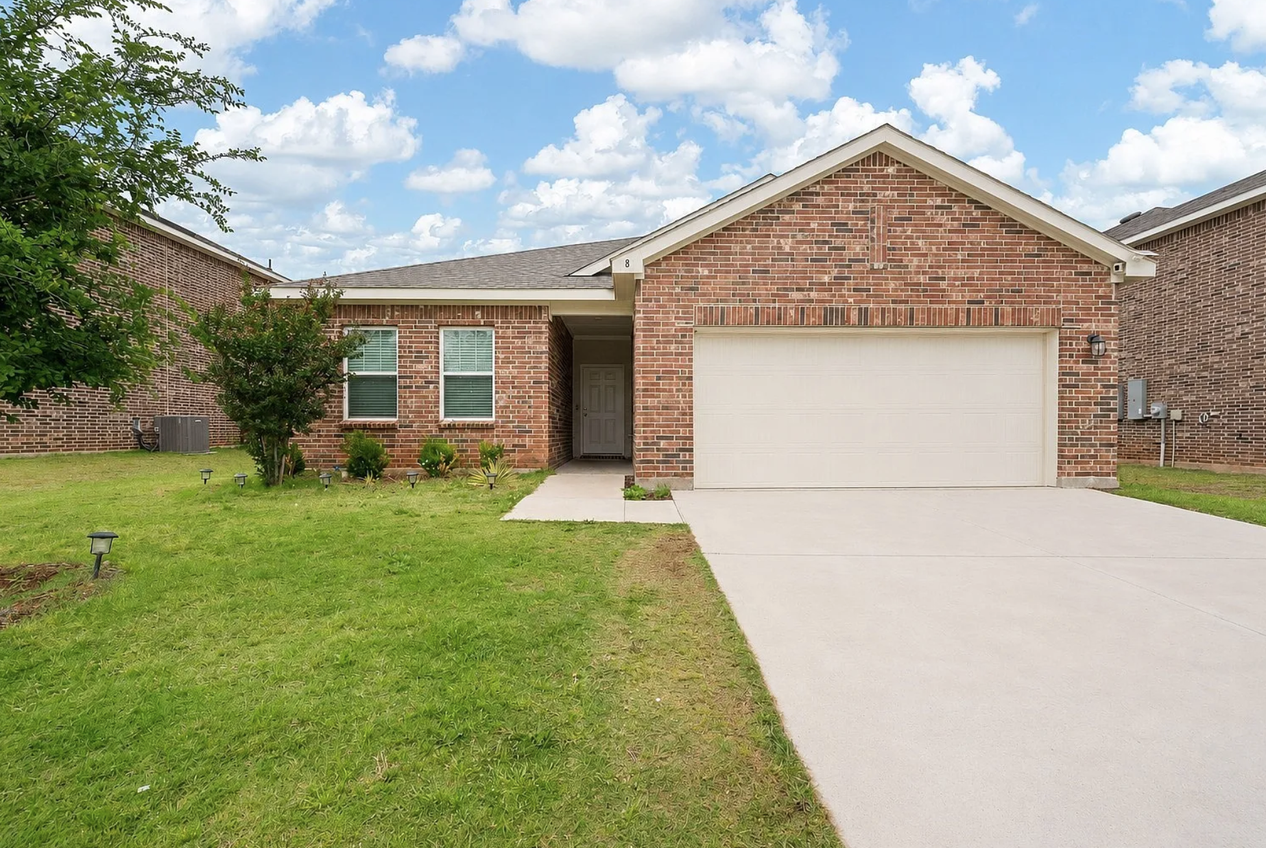4 bed, 2 bath 2022-built home in Edgecliff Village, TX