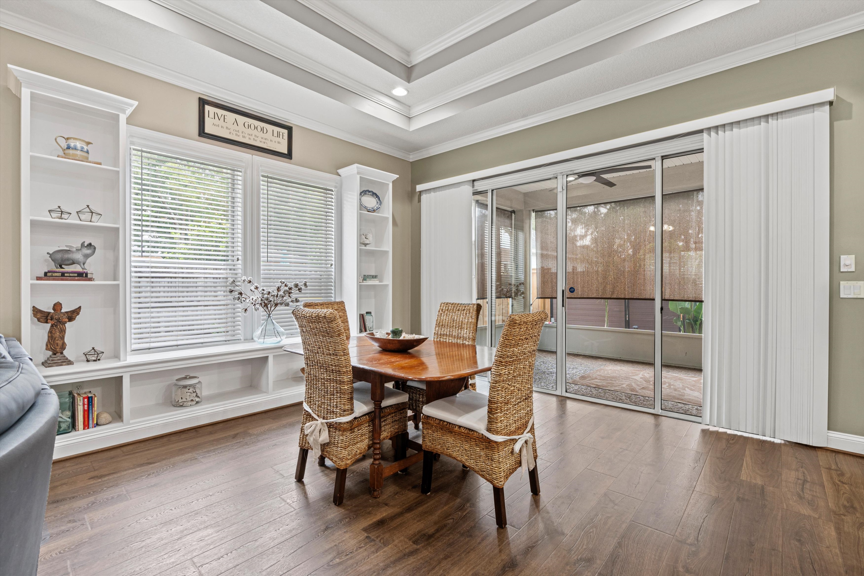 15-Dining Area.jpg