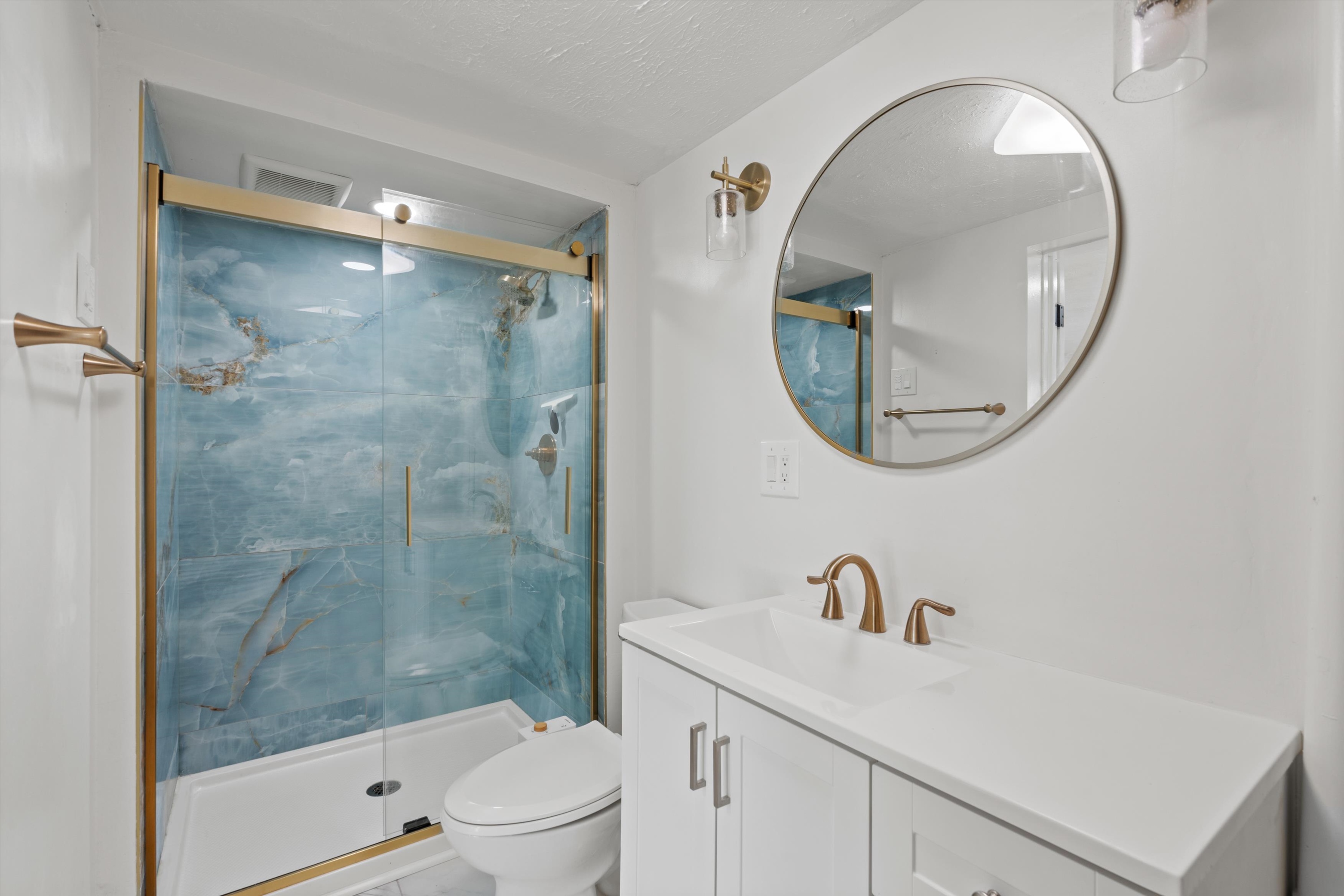 25-Bathroom 2.jpg
