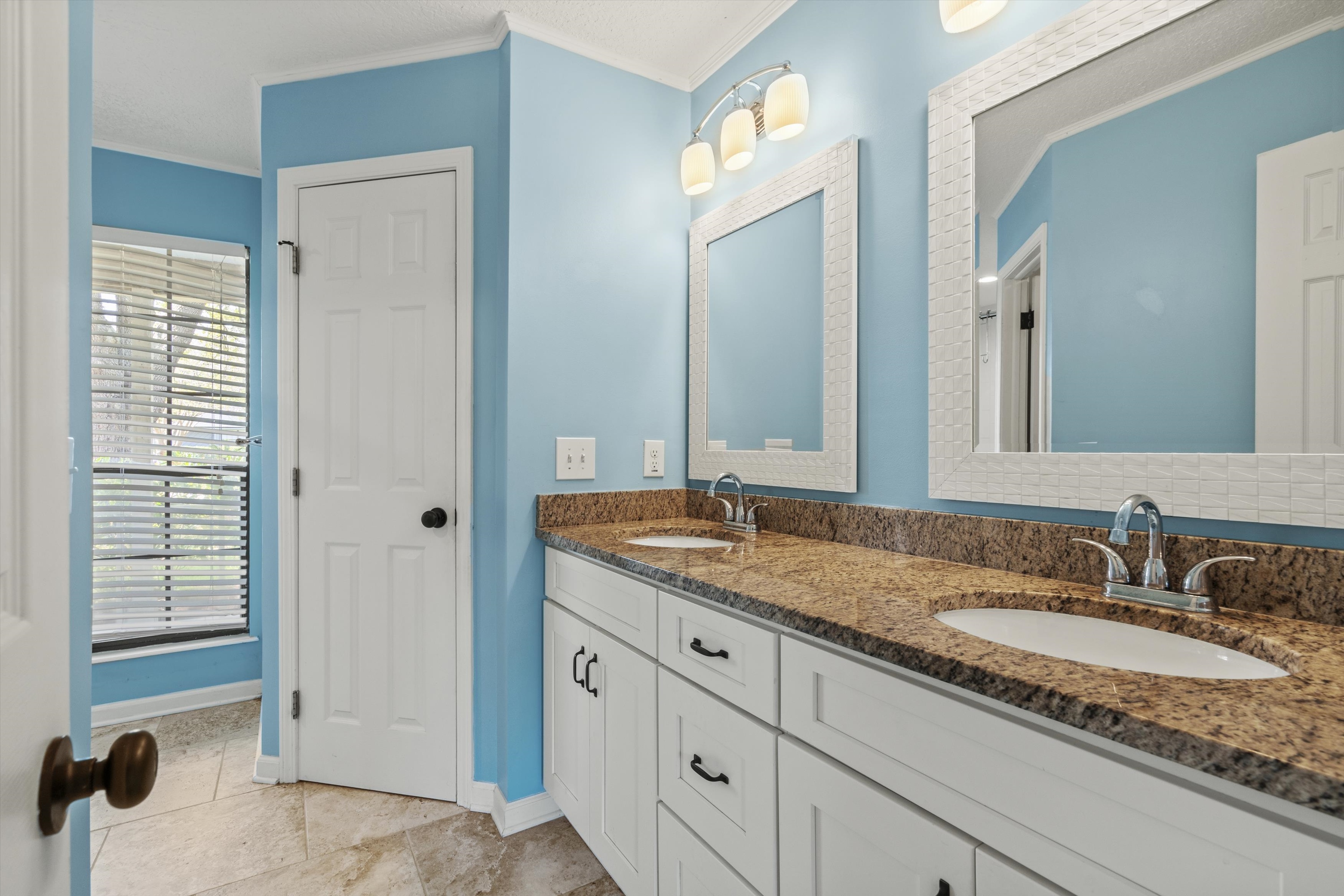 11-Bathroom 2.jpg