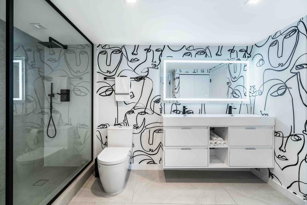 houseofone-interior-design-miami-edgewater-bathroom-3-6425c2fd91575.png