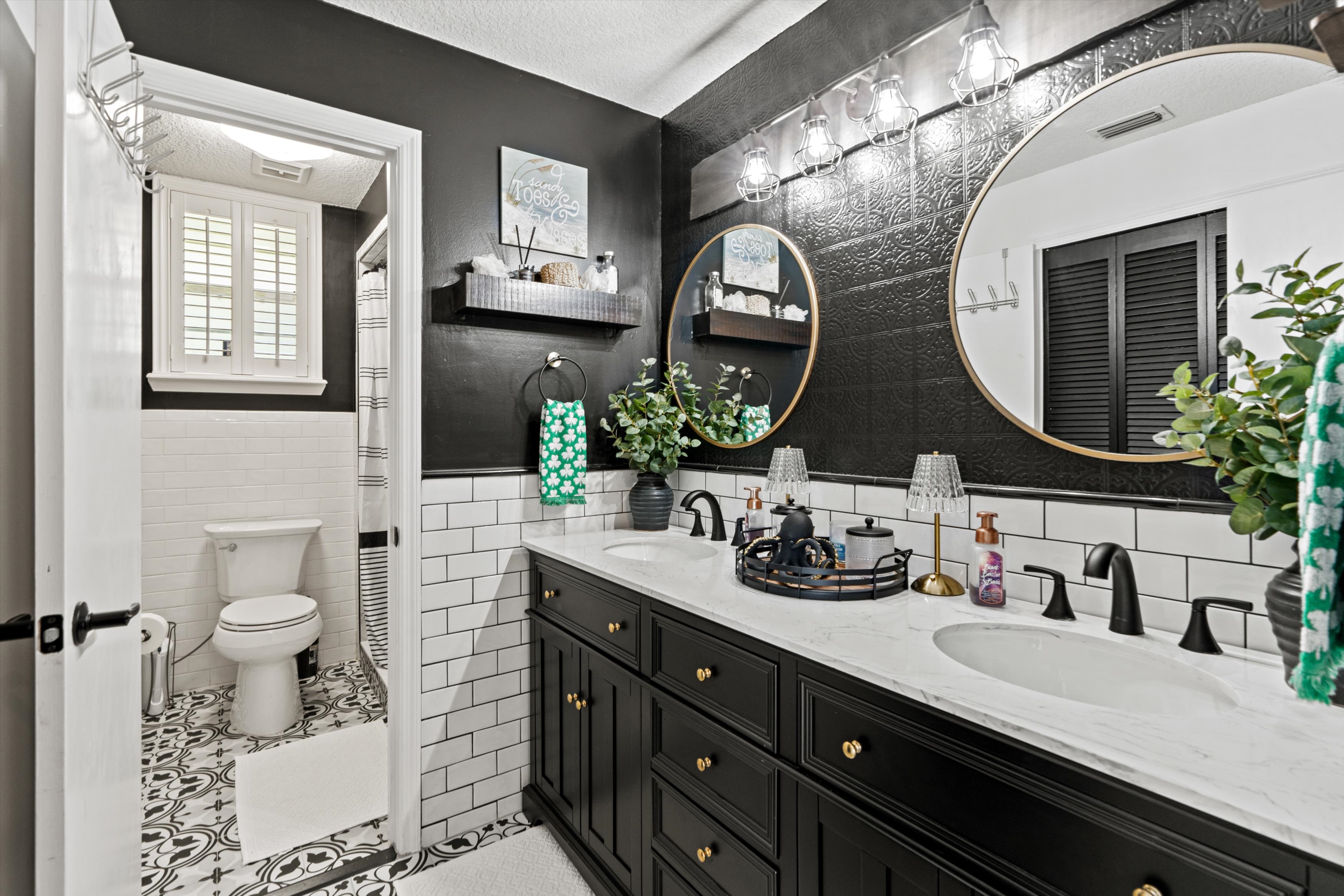 22-Guest Bath.jpg