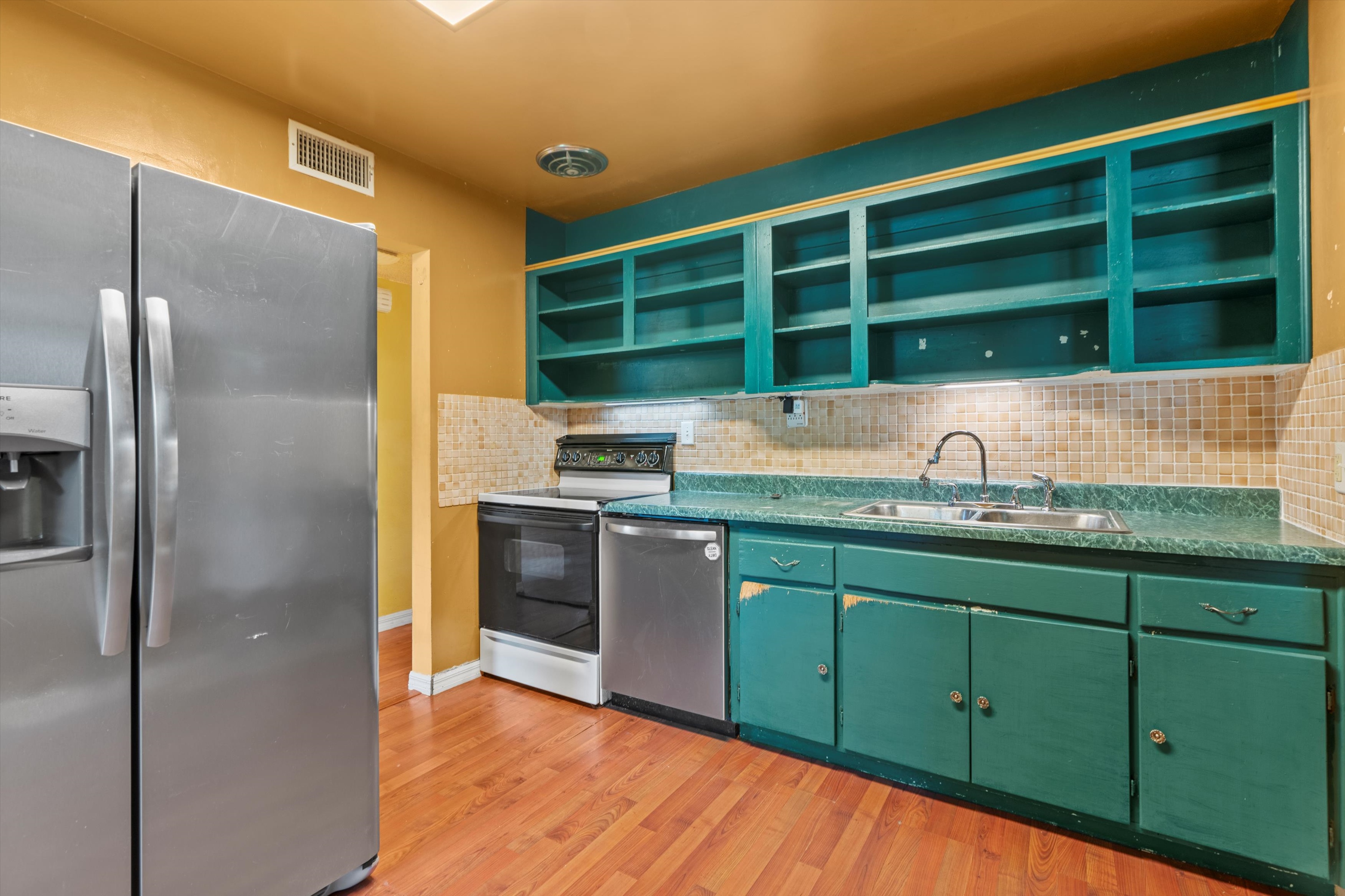 09-Kitchen.jpg