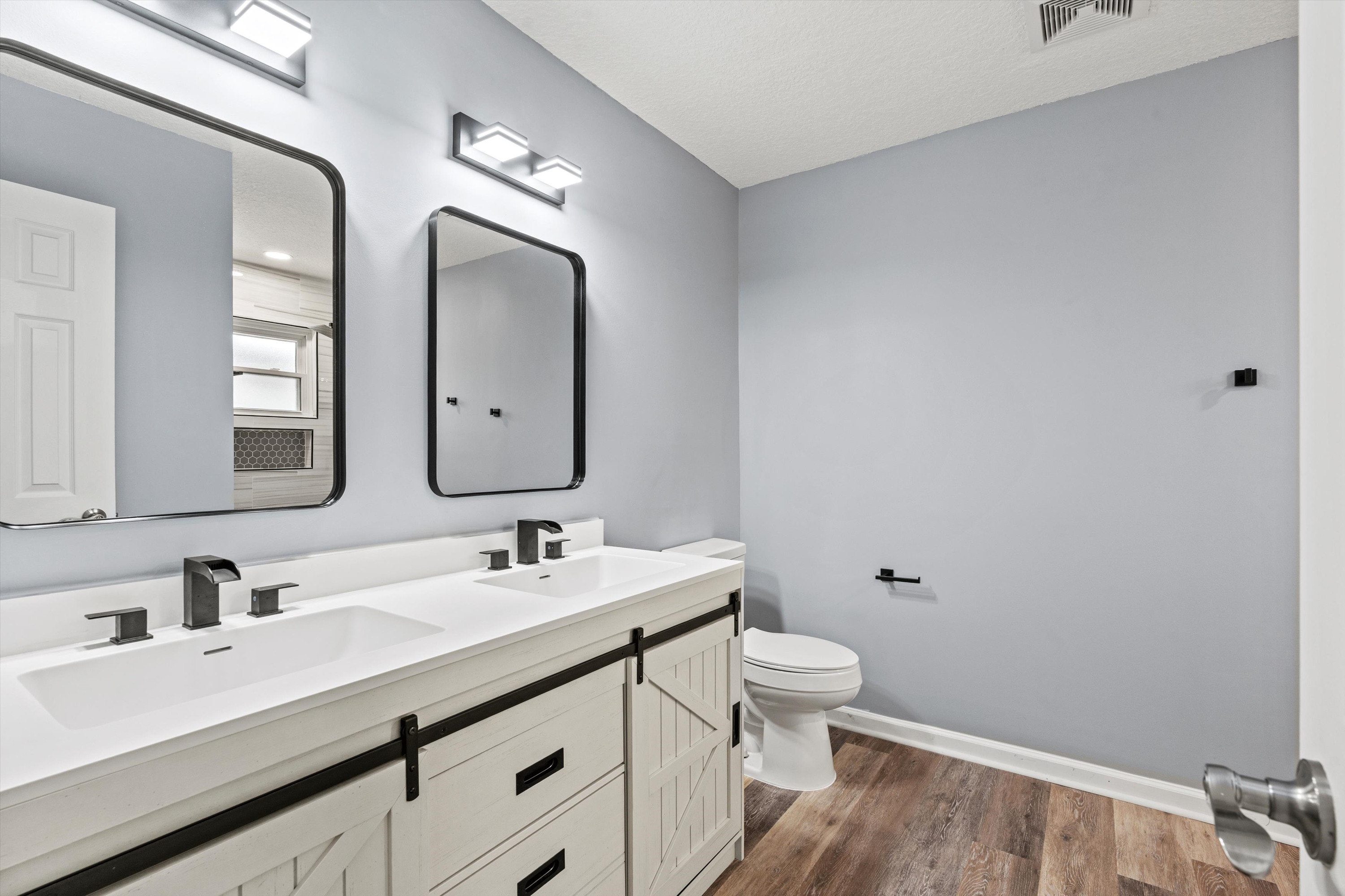 14-Primary Bathroom.jpg