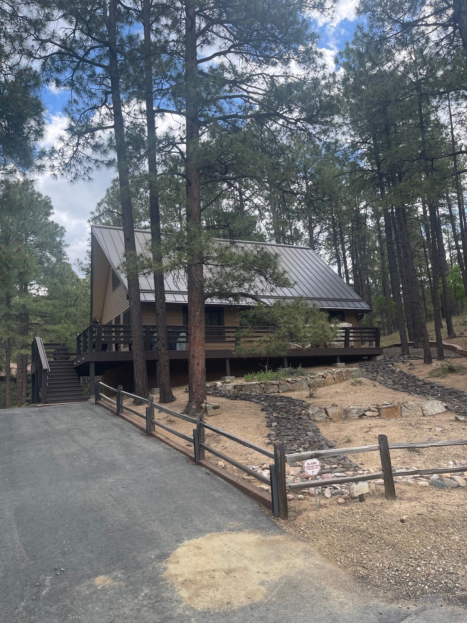 OPEN HOUSE: Pristine cabin not far from town!