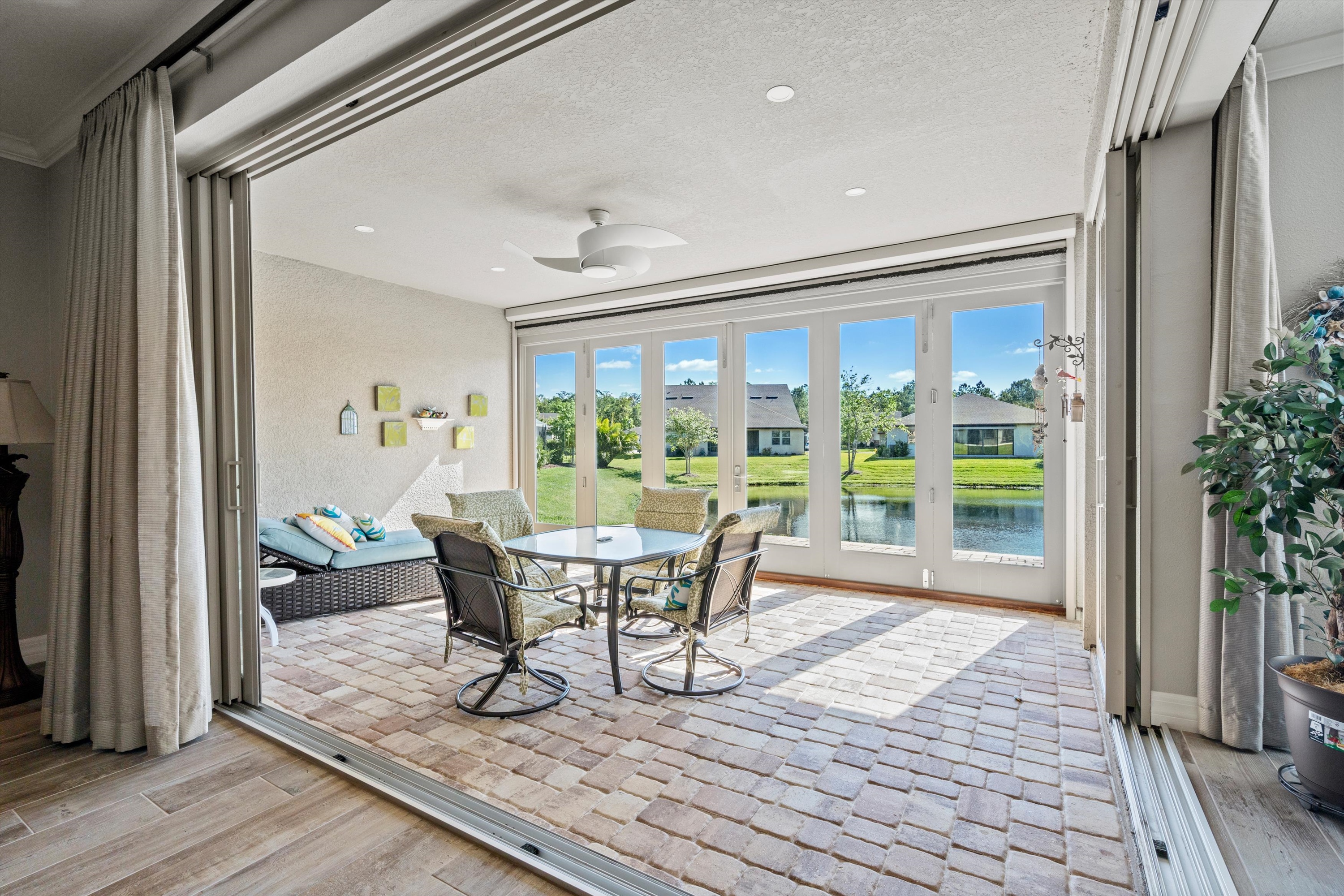14-Covered Patio.jpg