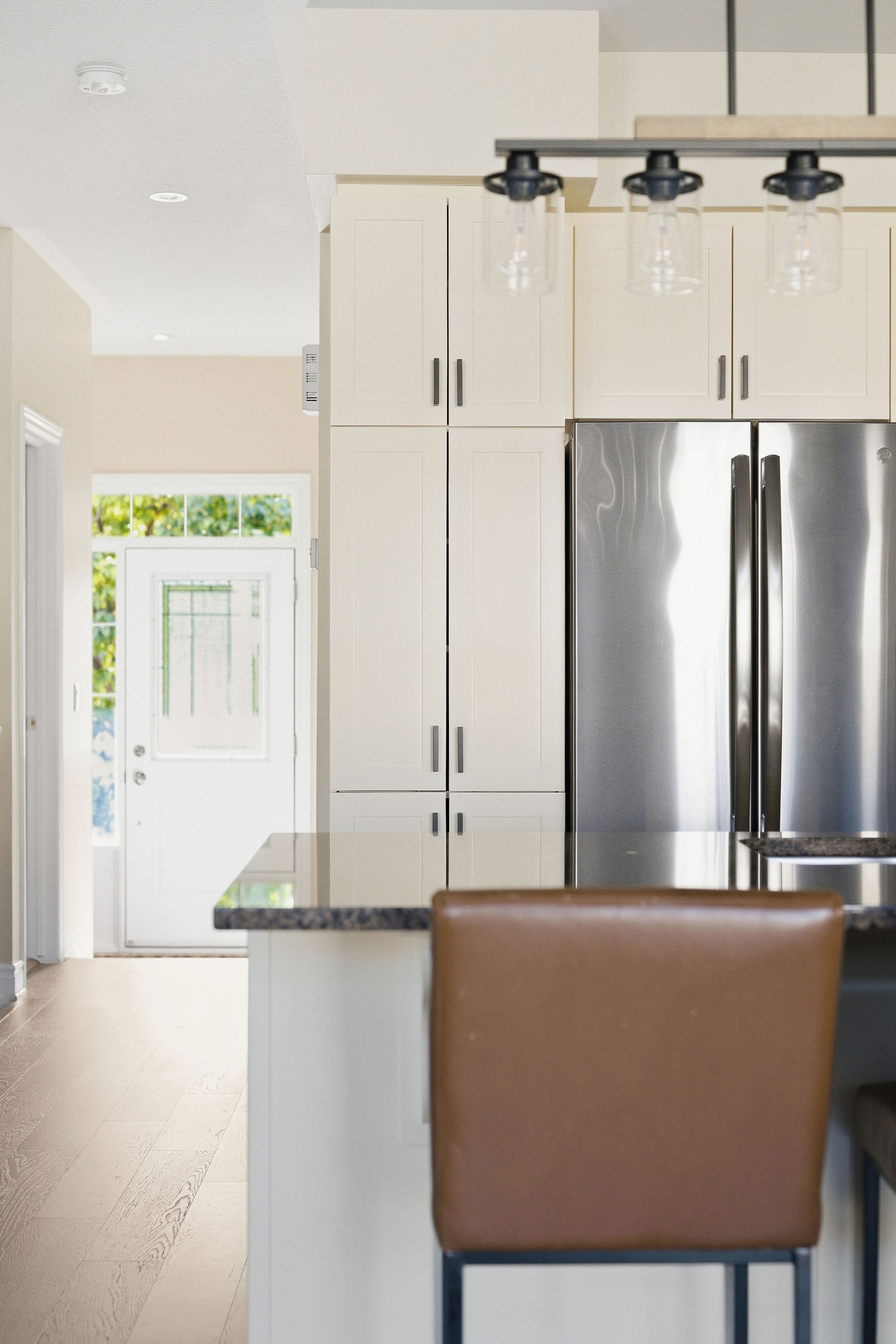 Kitchen and breakfast bar detail