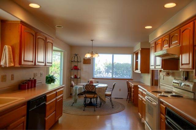 2990 S River Road kitchen