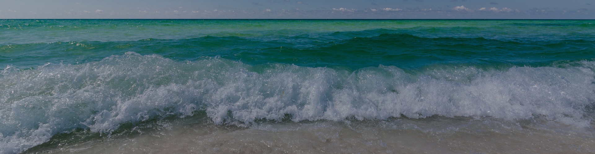Beachfront vs. Bayfront: Which Gulf Coast Property is Right for You?