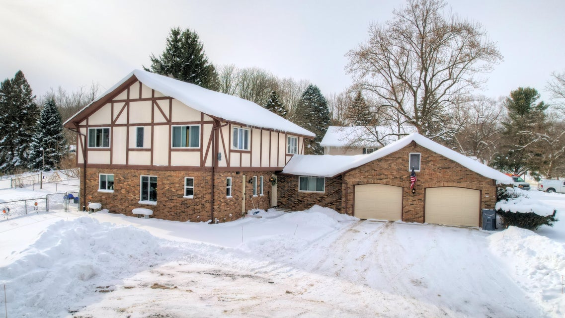 6079 Torrington Rd