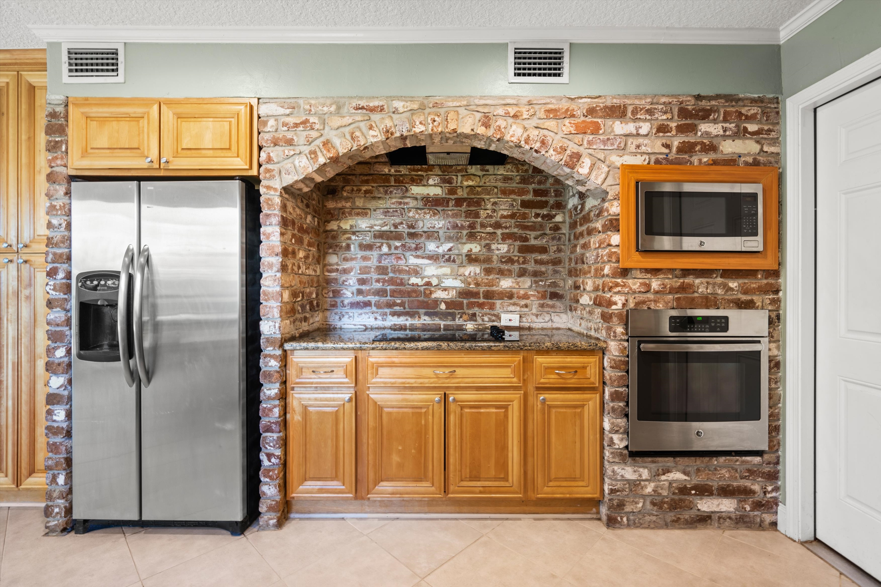 16-Kitchen.jpg