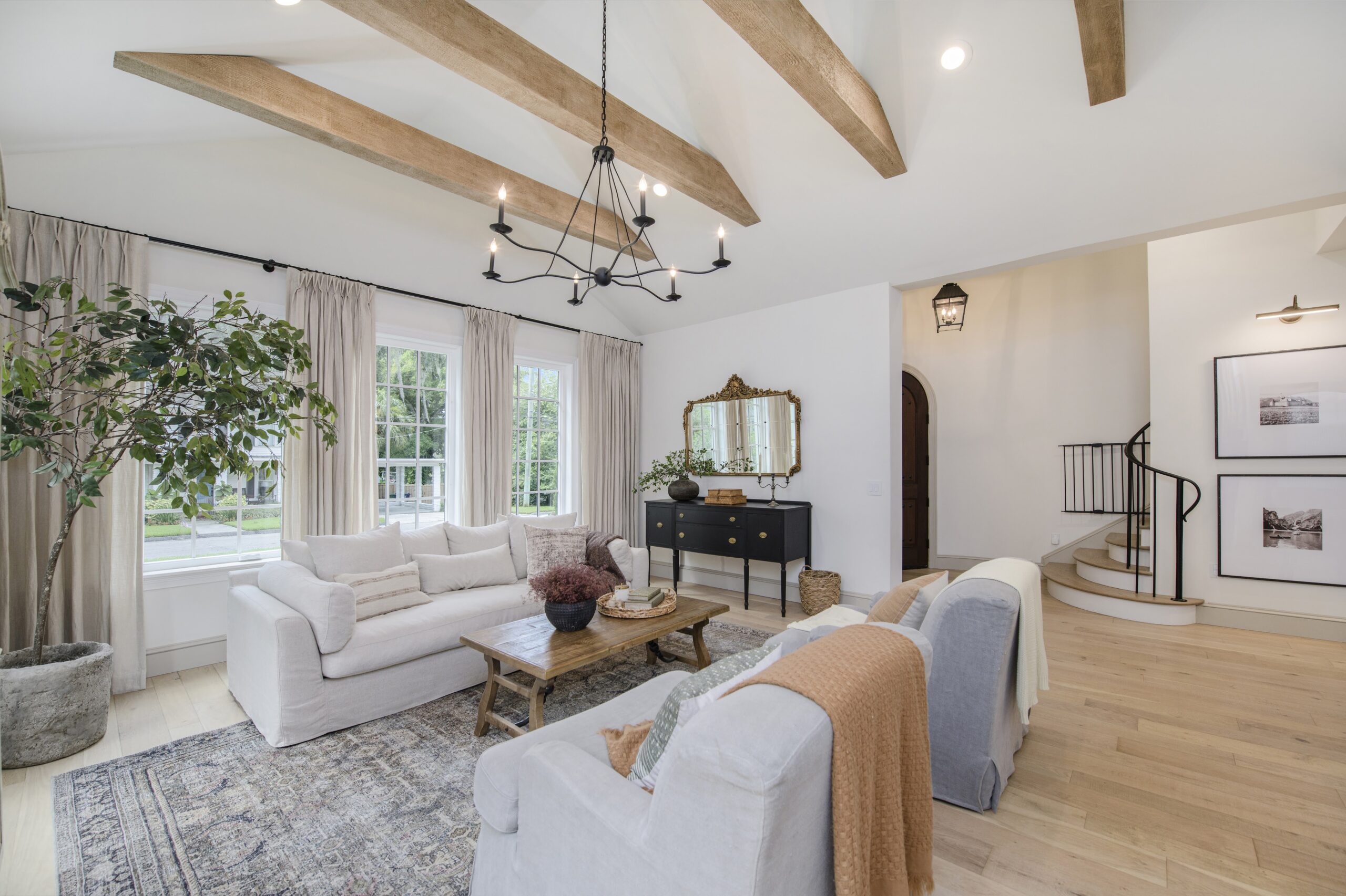 Home Staging Trends That Attract Modern Buyers