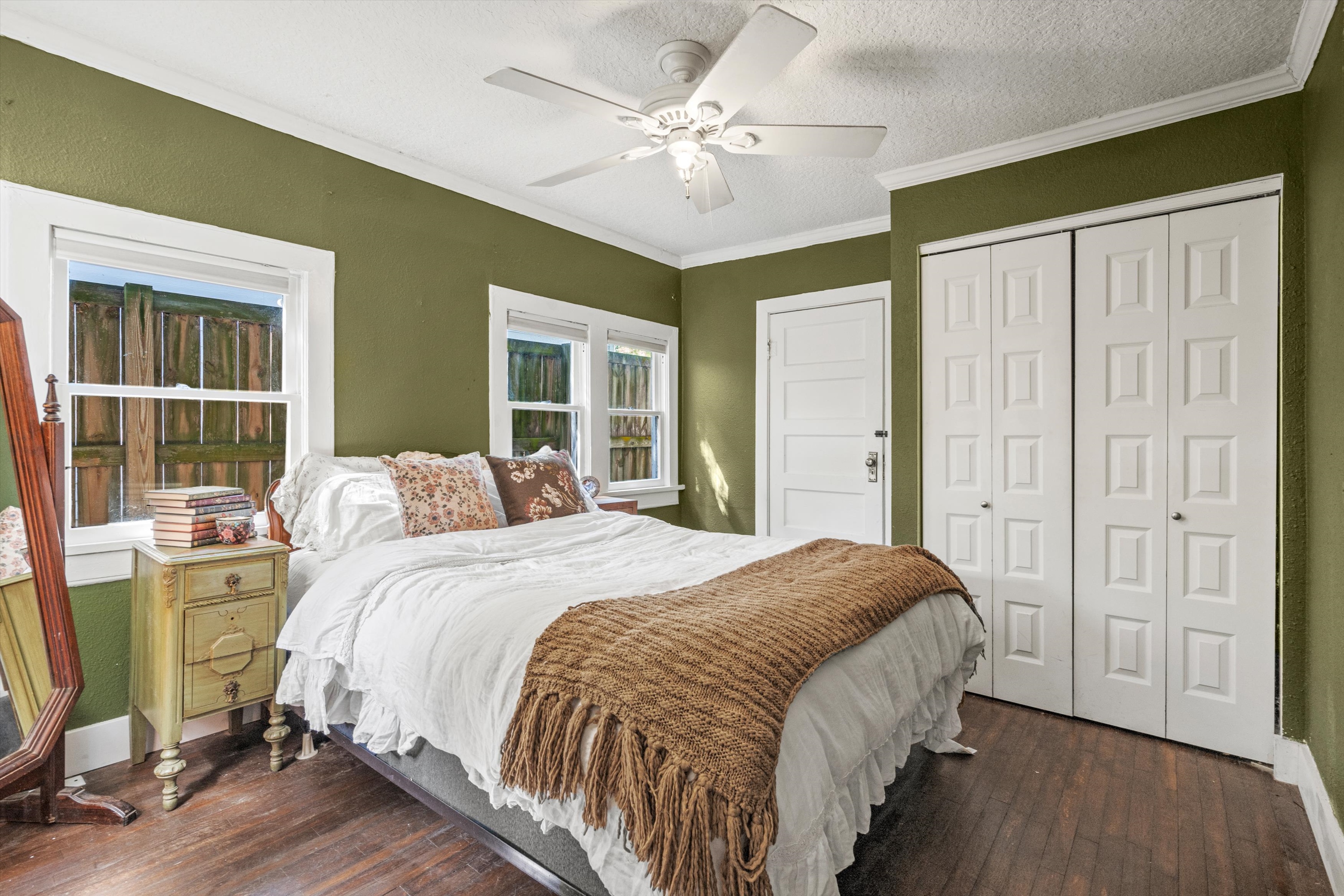 18-Primary Bedroom.jpg