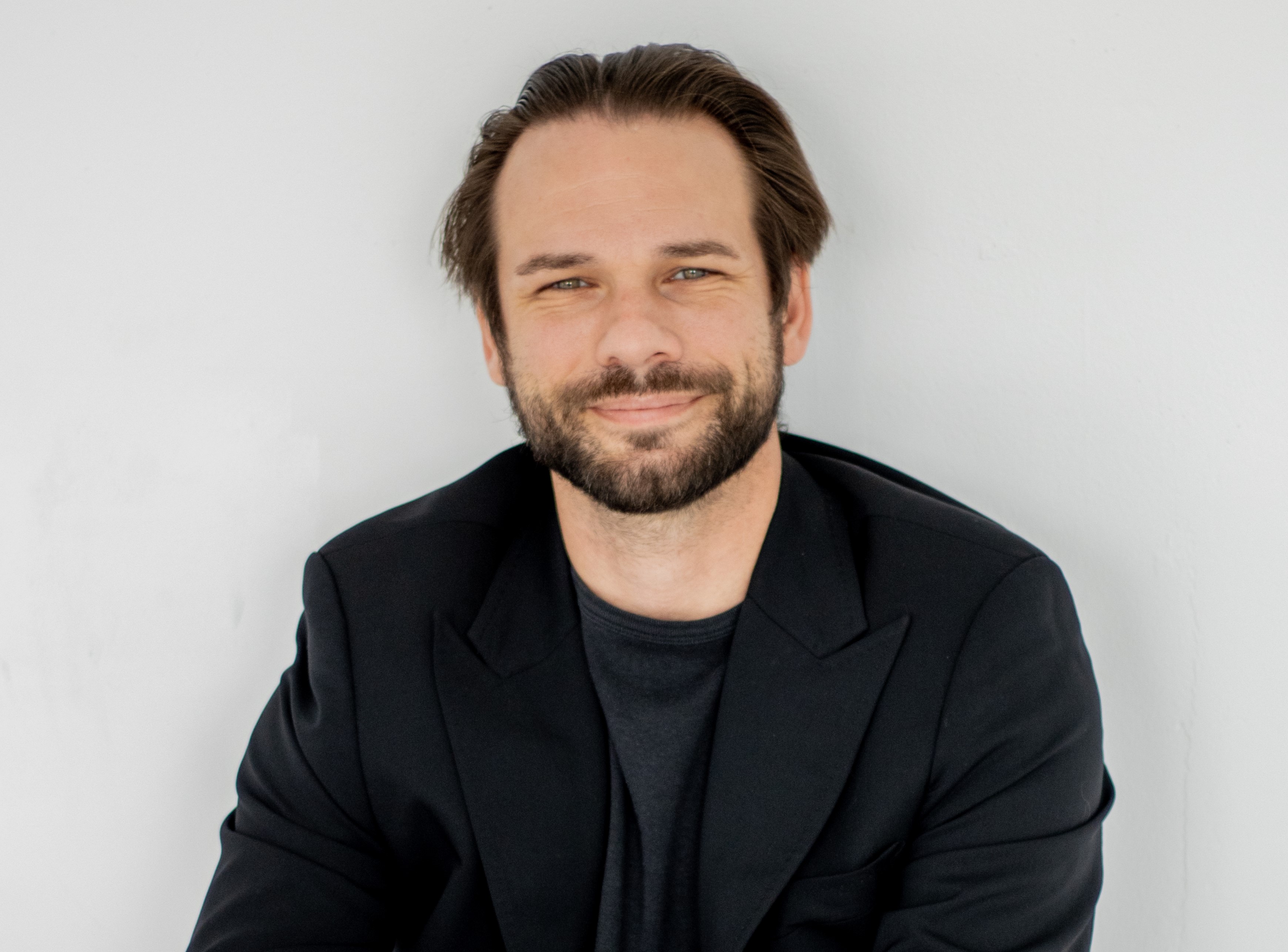 Richard Carvell - richardcheadshots-9420.jpg