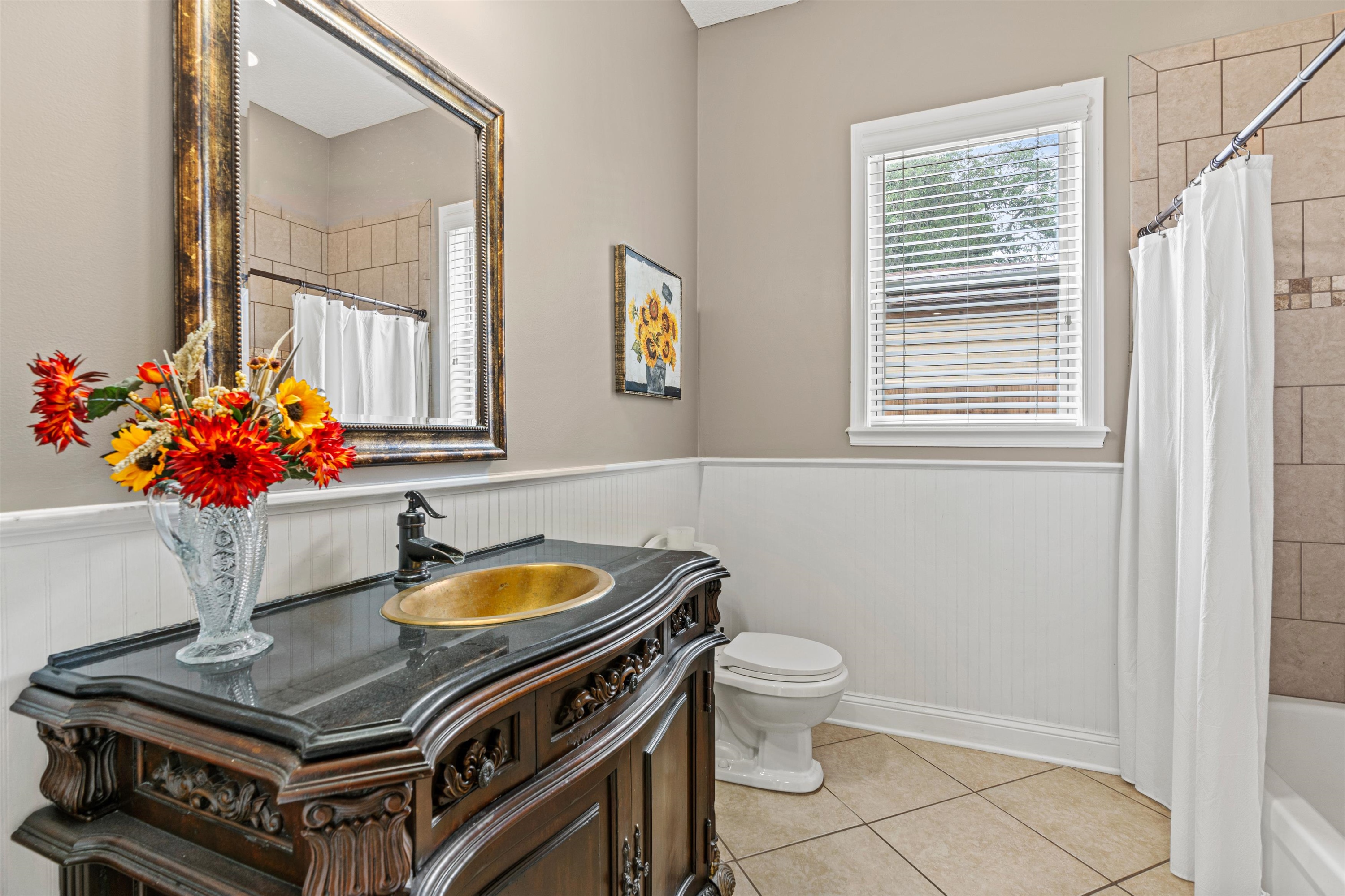 09-Guest Bath.jpg
