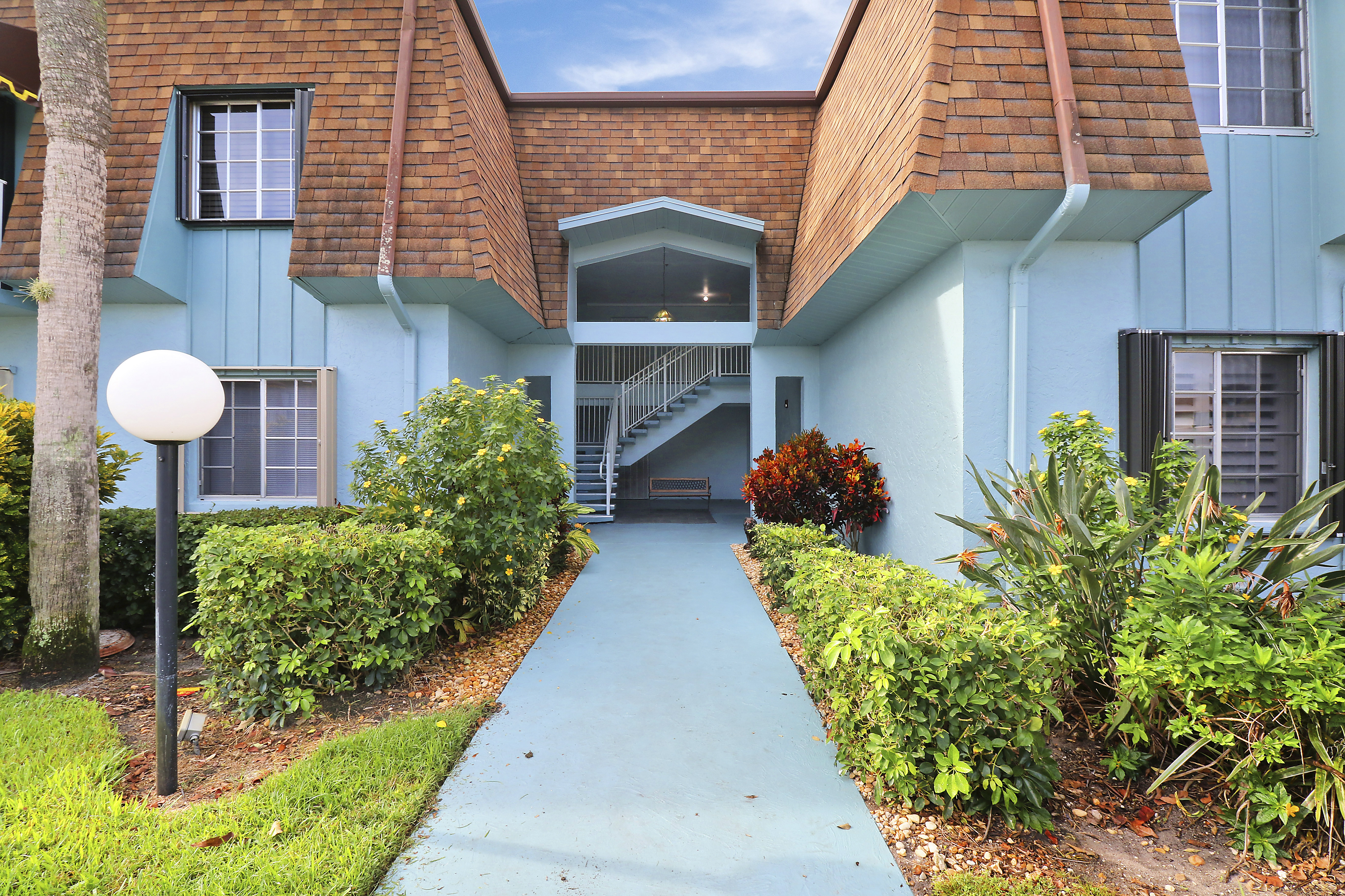 New Listing!  2 Bed/ 2 Bath Condo in the PET FRIENDLY community of Poppleton Creek!