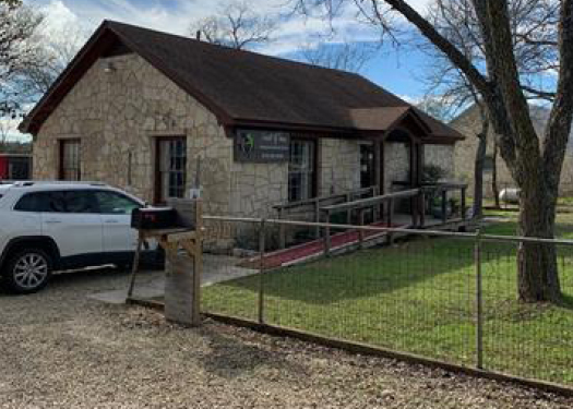 1005 W Highway 290 USE.jpg