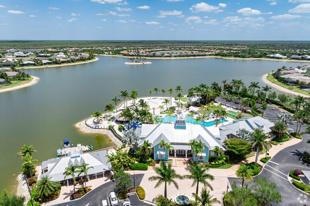 Naples Reserve amenity center available to Halfmoon Point residents
