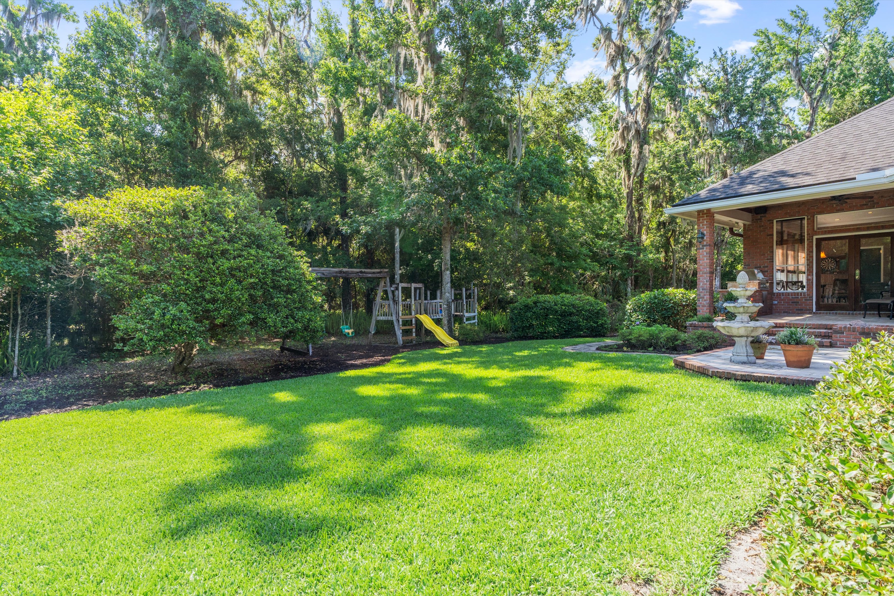 48-Backyard.jpg