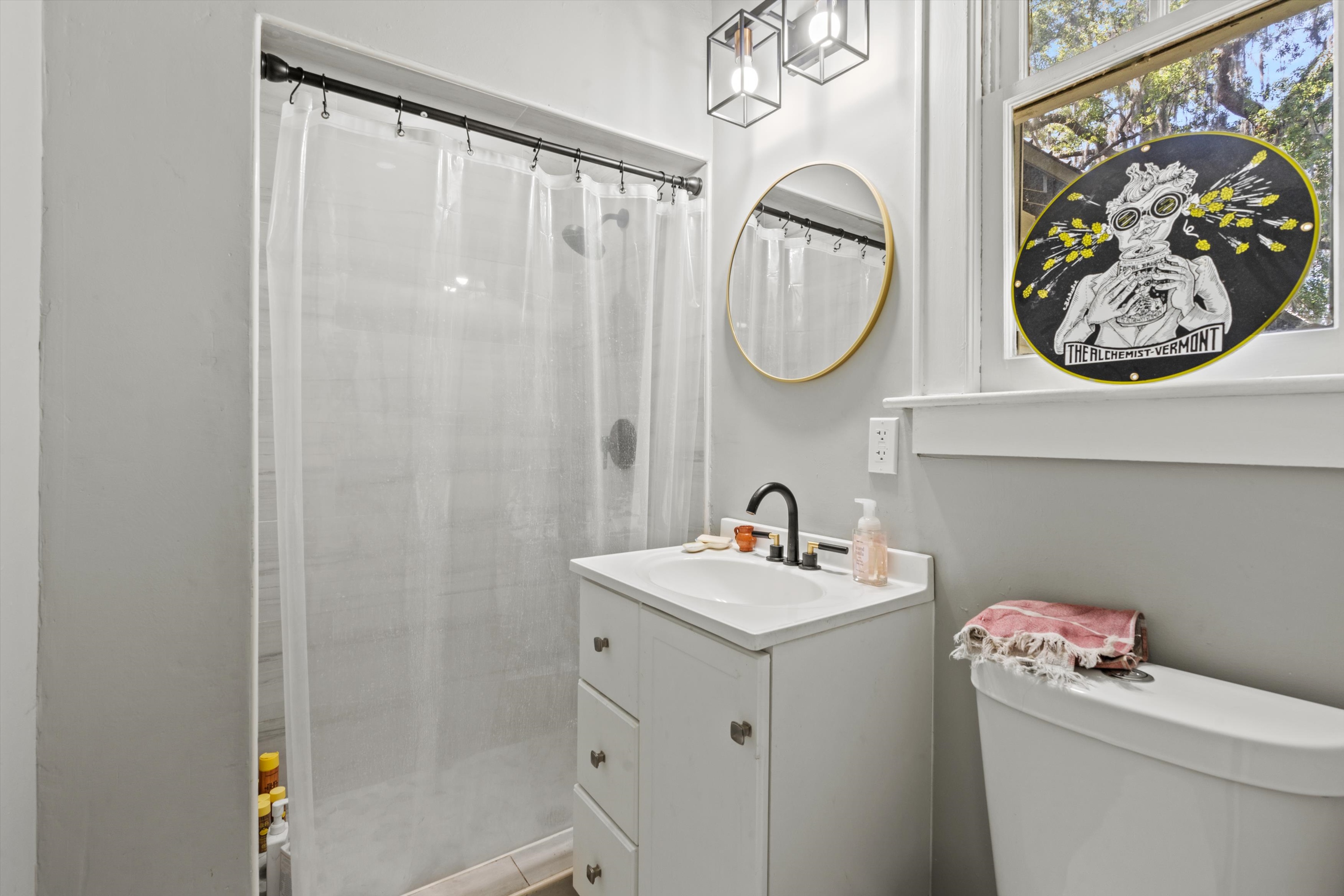 15-Bathroom.jpg