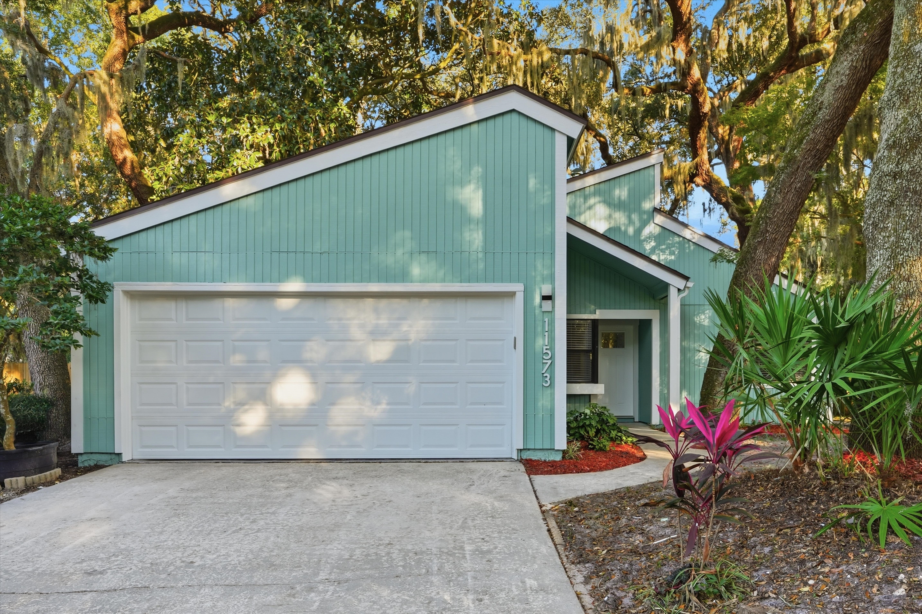 11573 KELVYN GROVE Place Jacksonville, FL 32225 - Updated Home in Fort Caroline! 