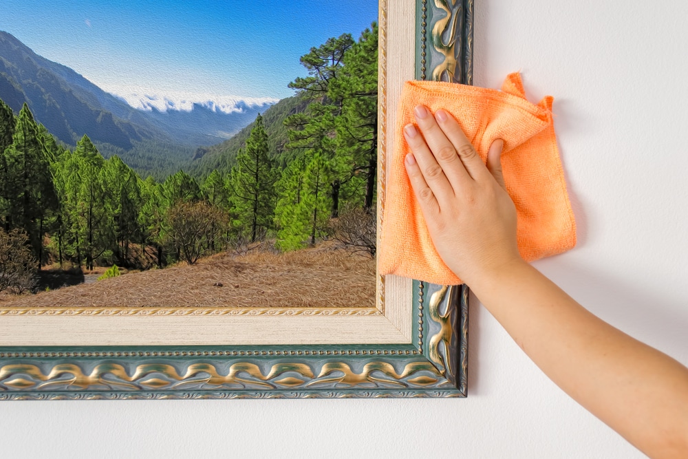 cleaning-picture-frame.jpg