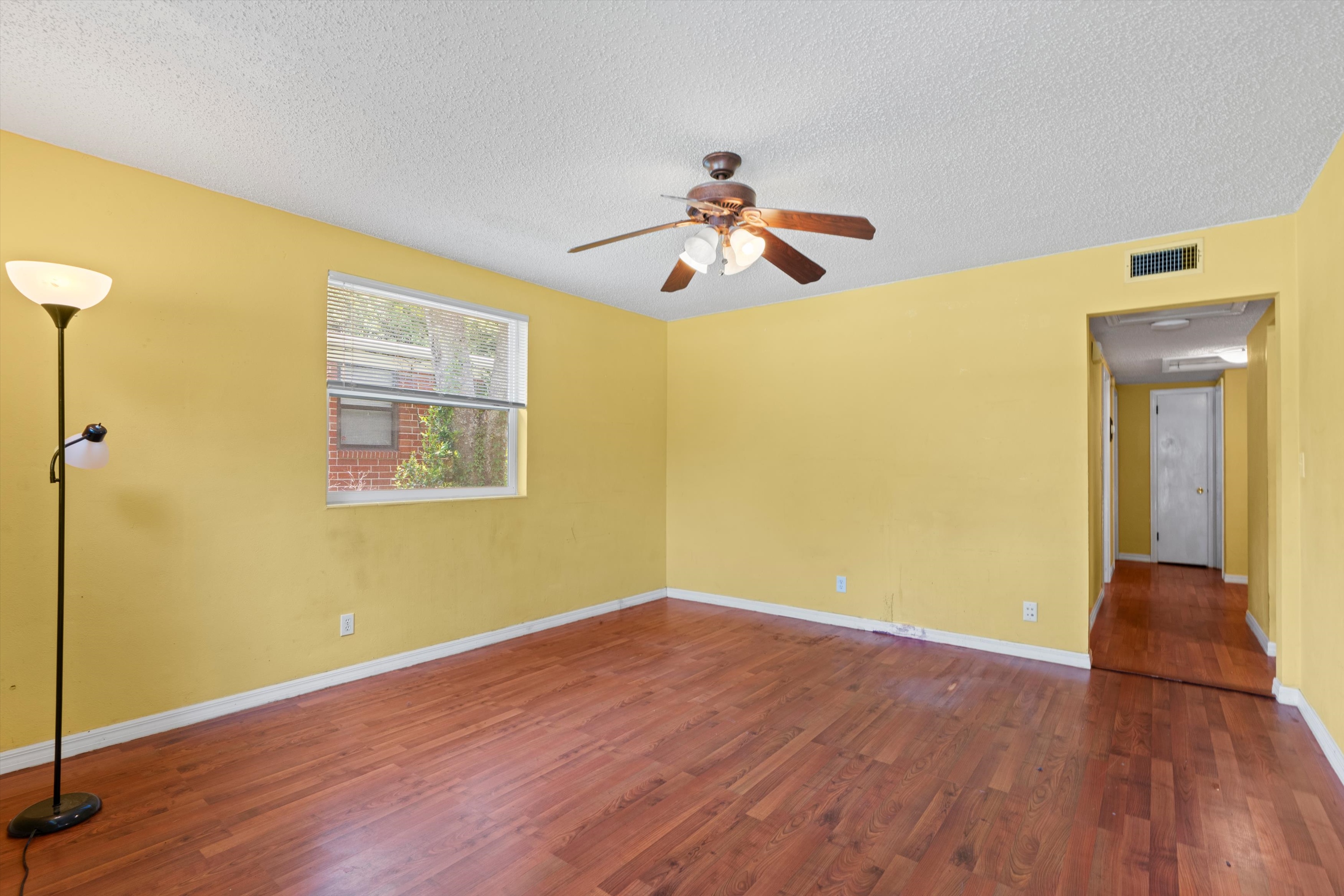 05-Living Room.jpg