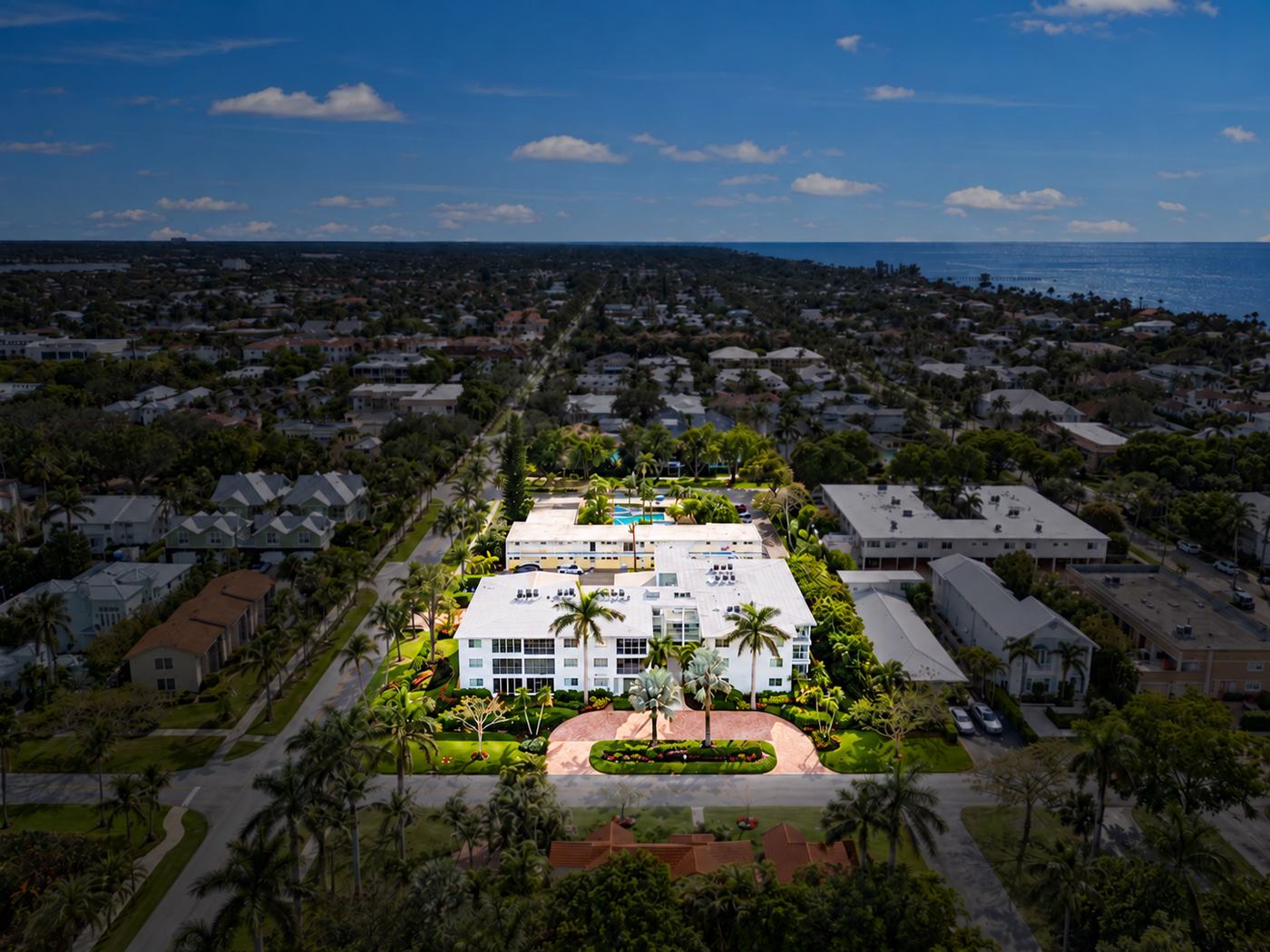 Warwick Club condominium building at 280 2nd Avenue South in Olde Naples