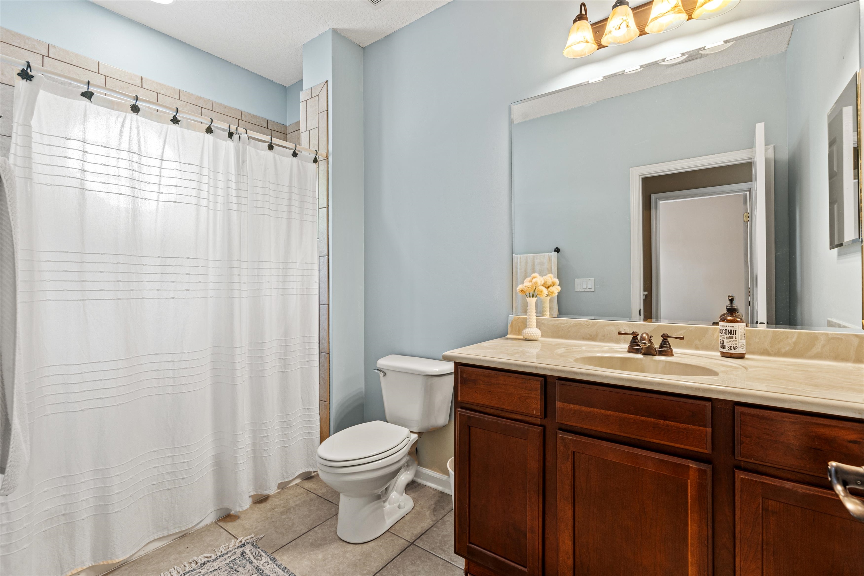 27-Bathroom.jpg